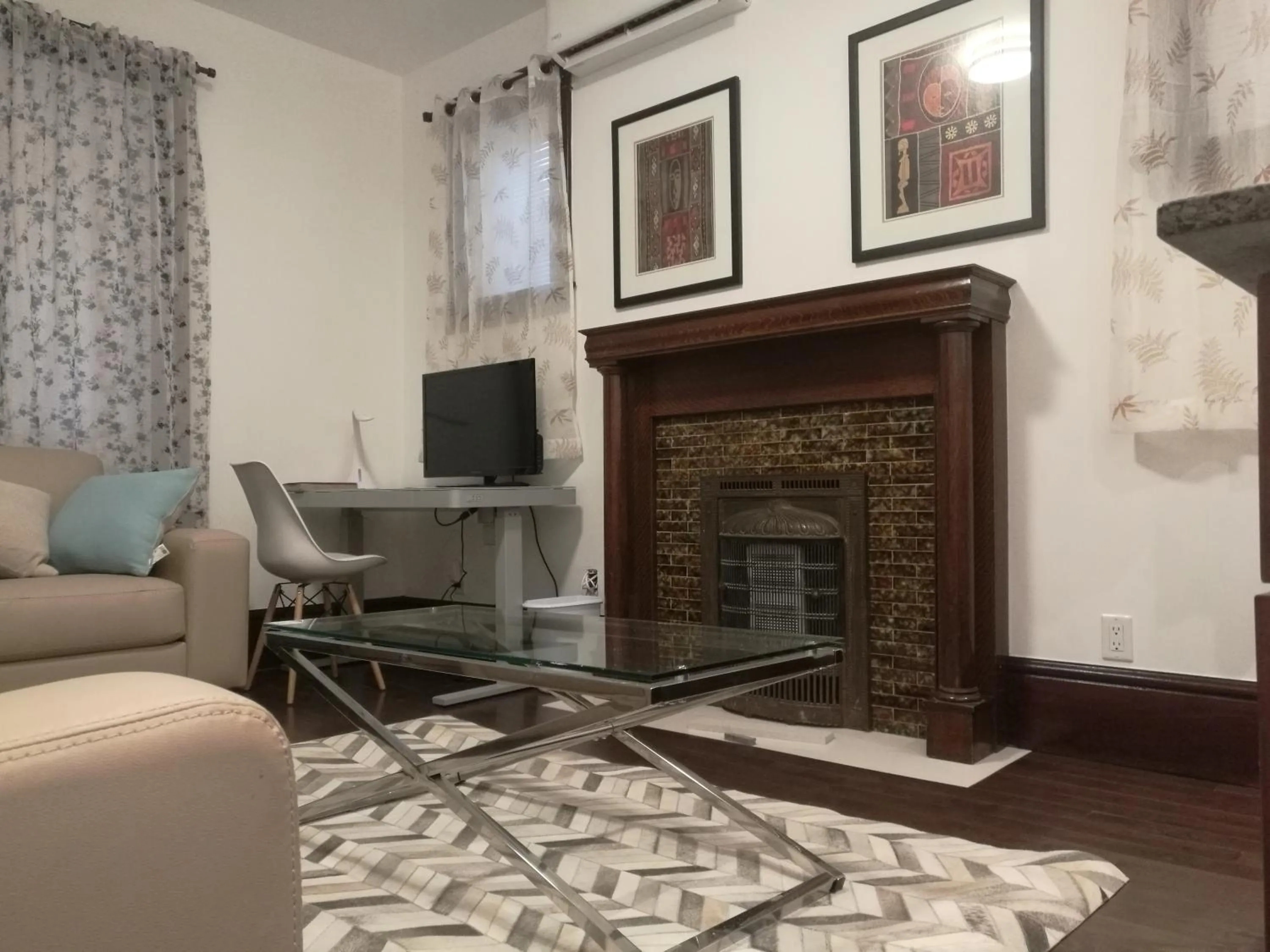 Living room in Ambassador's Inn Next Door