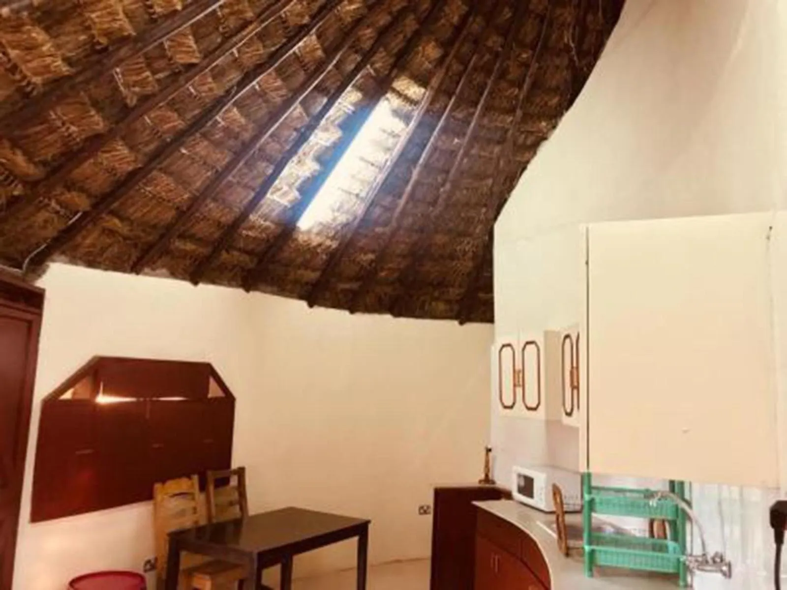 Kitchen or kitchenette in The Great Circle Lodge