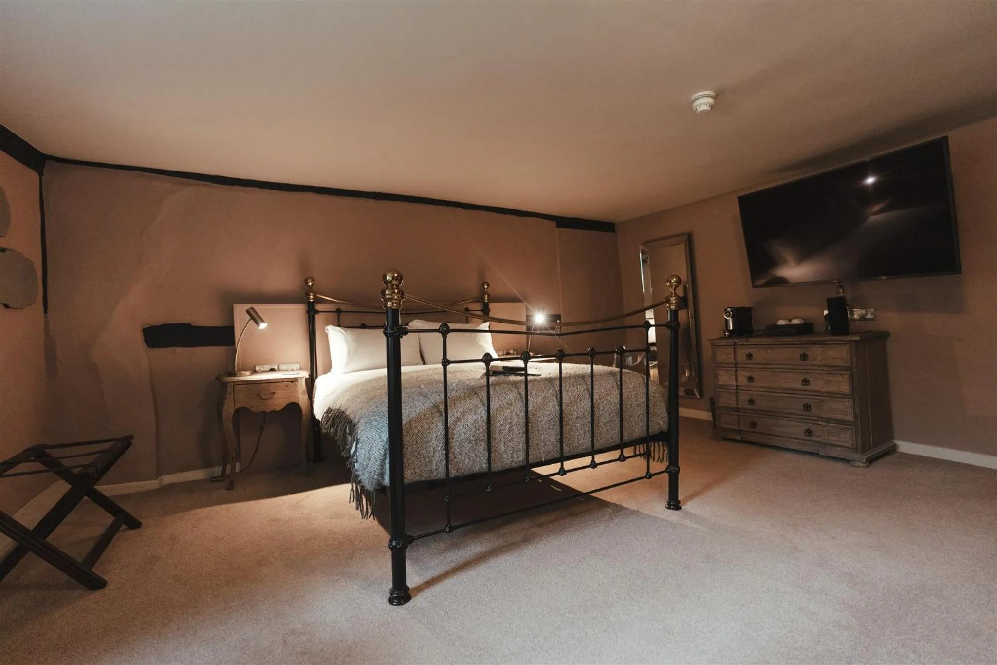 Bedroom, Bed in The Woolpack Hotel