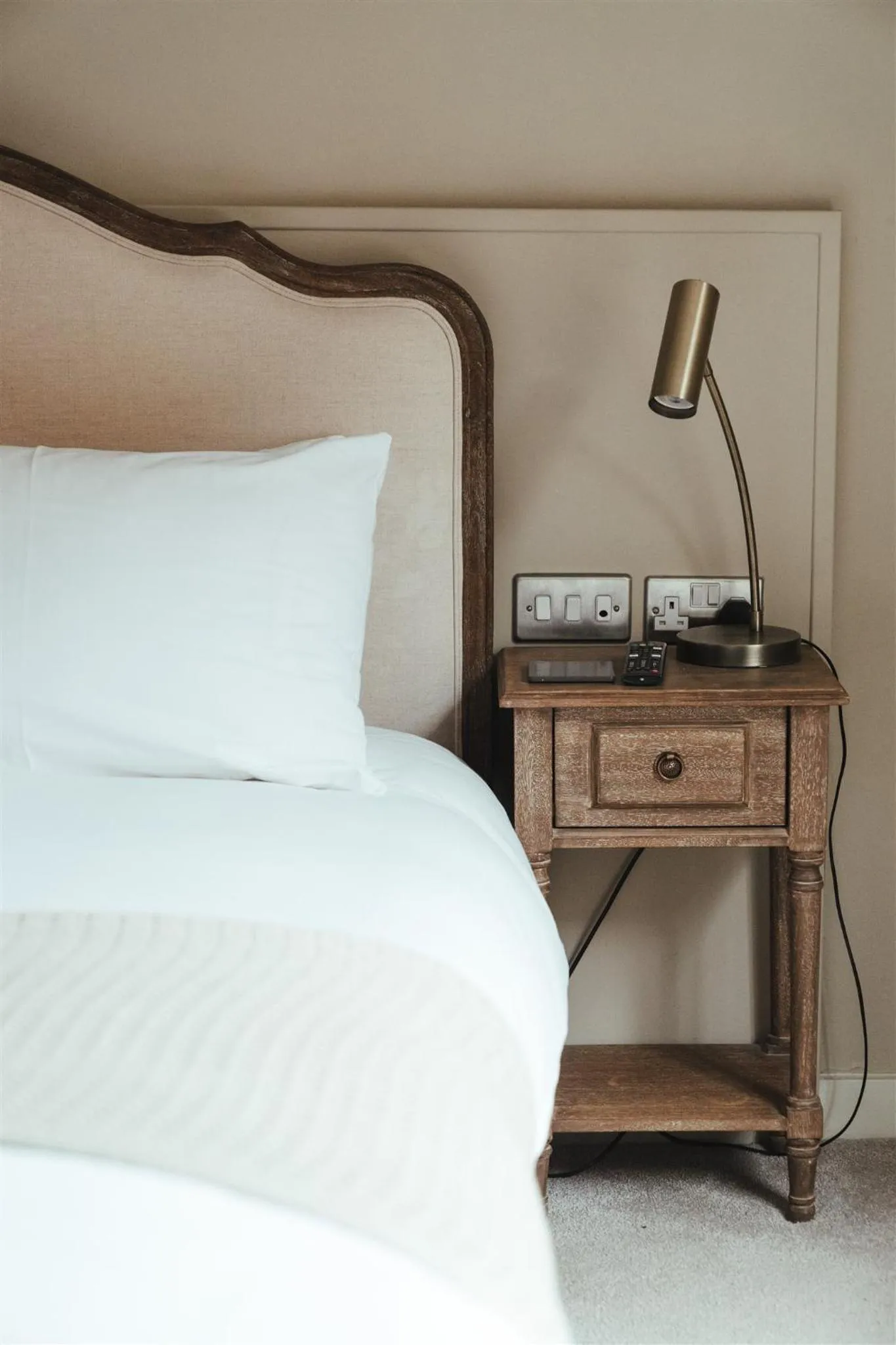 Bedroom, Bed in The Woolpack Hotel
