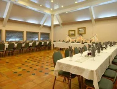 Banquet/Function facilities in Merced Inn & Suites