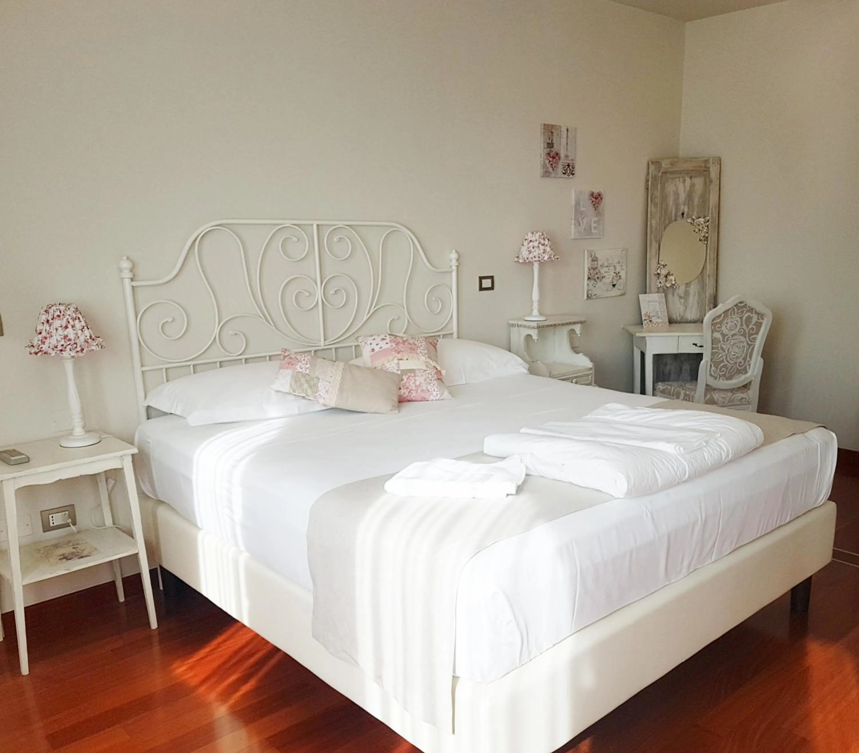 Bed in Villa Montenero