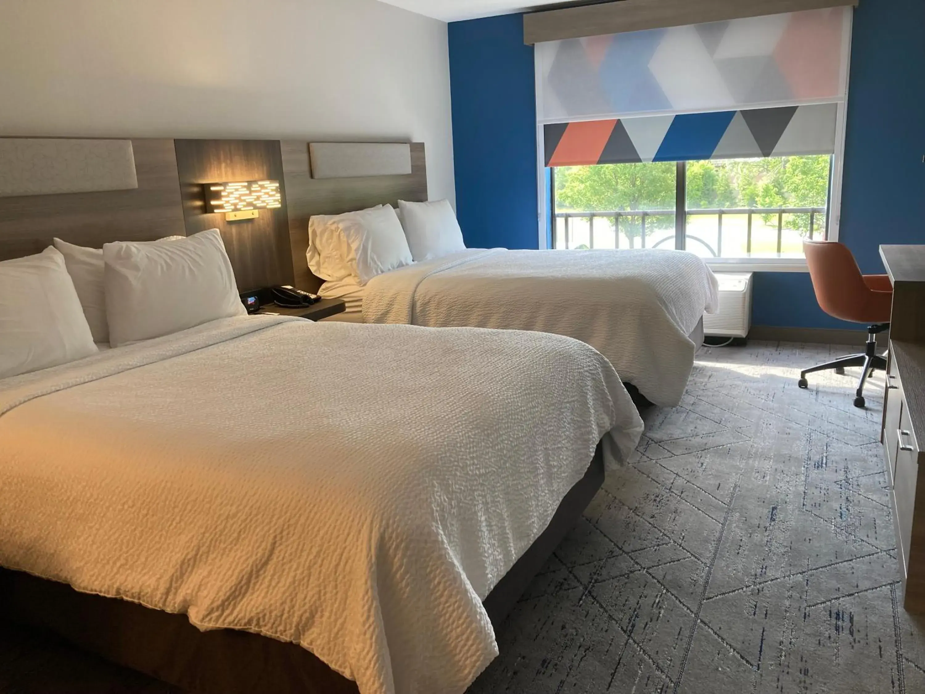 Standard Queen Room with Two Queen Beds in Holiday Inn Express and Suites Winchester by IHG Standard Queen Room with Two Queen Beds in Holiday Inn Express and Suites Winchester by IHG