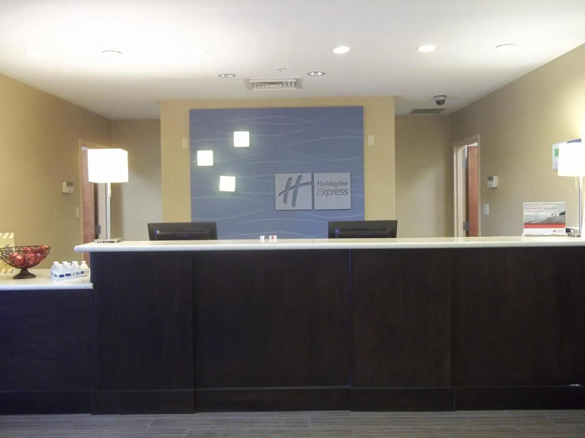 Lobby or reception in Holiday Inn Express and Suites Winchester by IHG