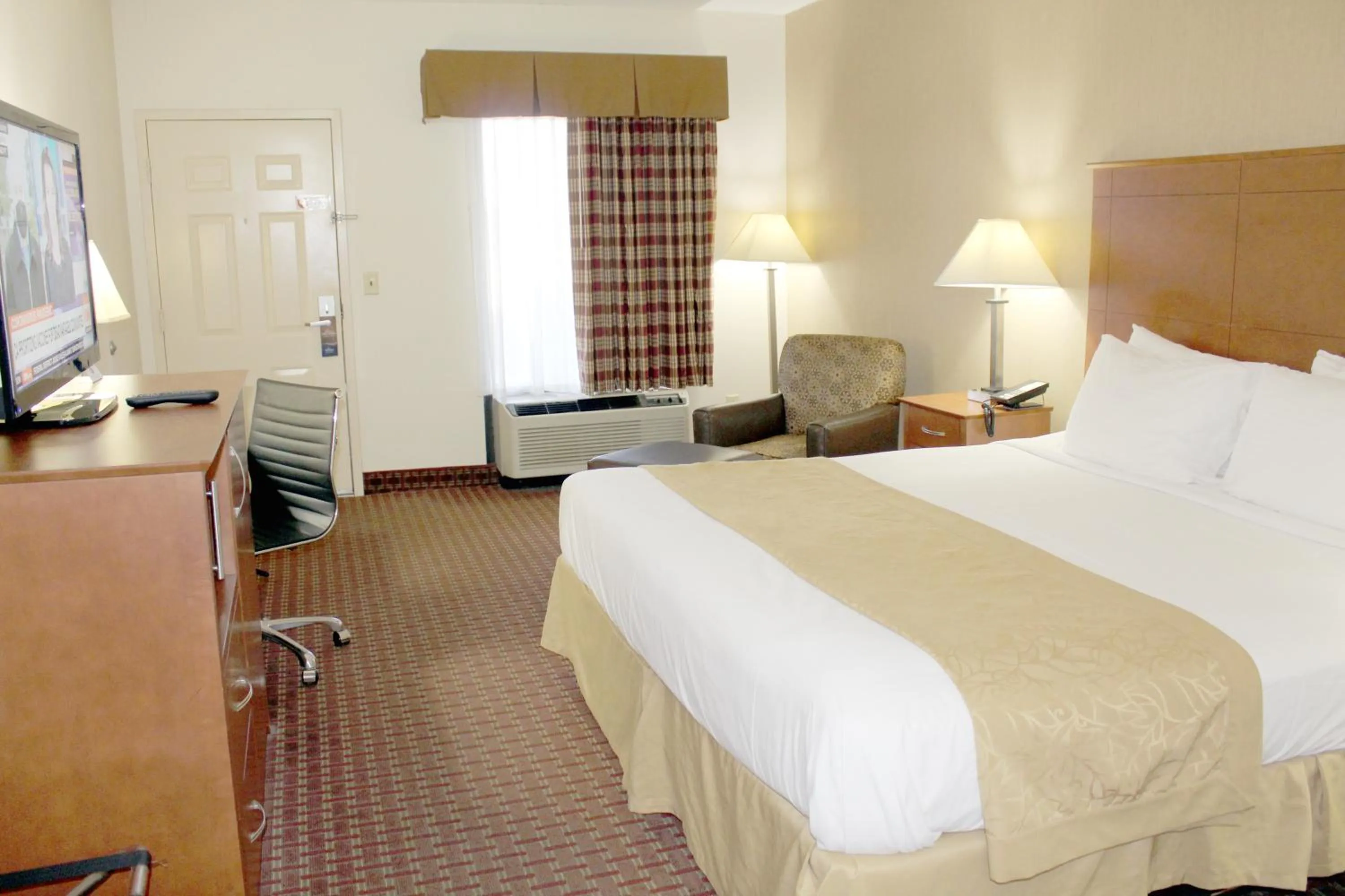 Bed in Baymont by Wyndham Franklin