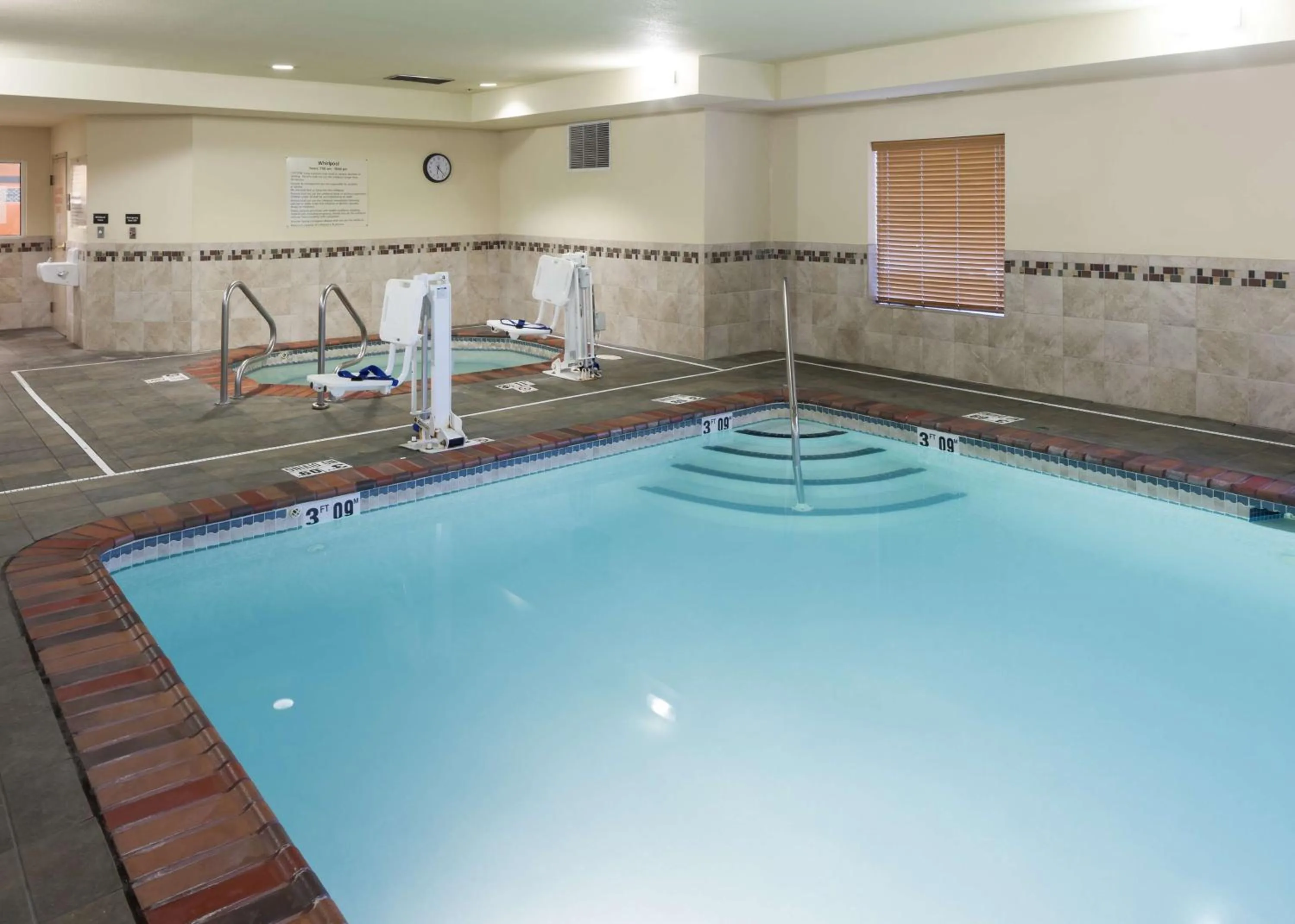 Pool view in Hampton Inn & Suites Davenport