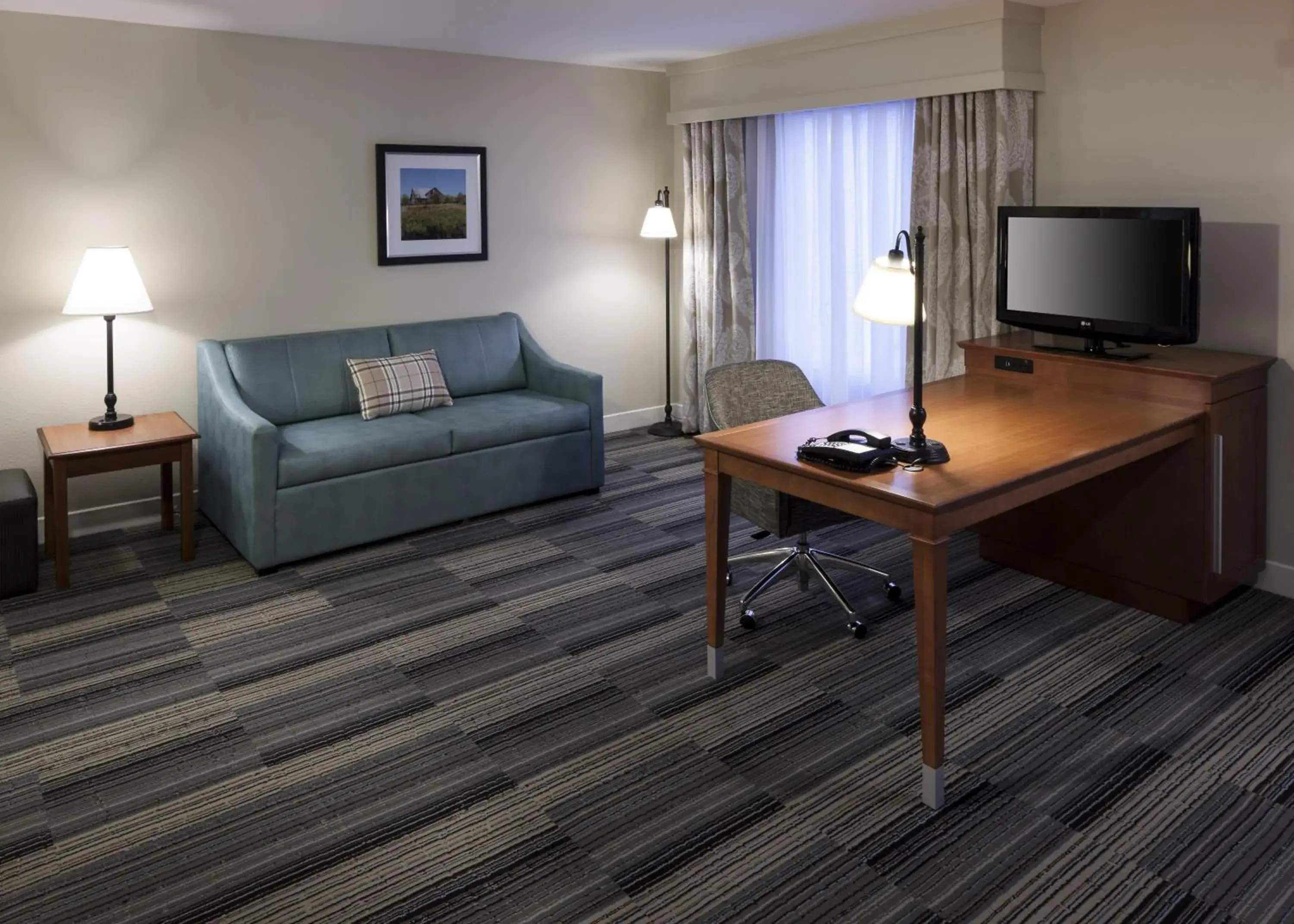 King Suite with Roll-In Shower - Mobility and Hearing Access/Non-Smoking in Hampton Inn & Suites Davenport King Suite with Roll-In Shower - Mobility and Hearing Access/Non-Smoking in Hampton Inn & Suites Davenport