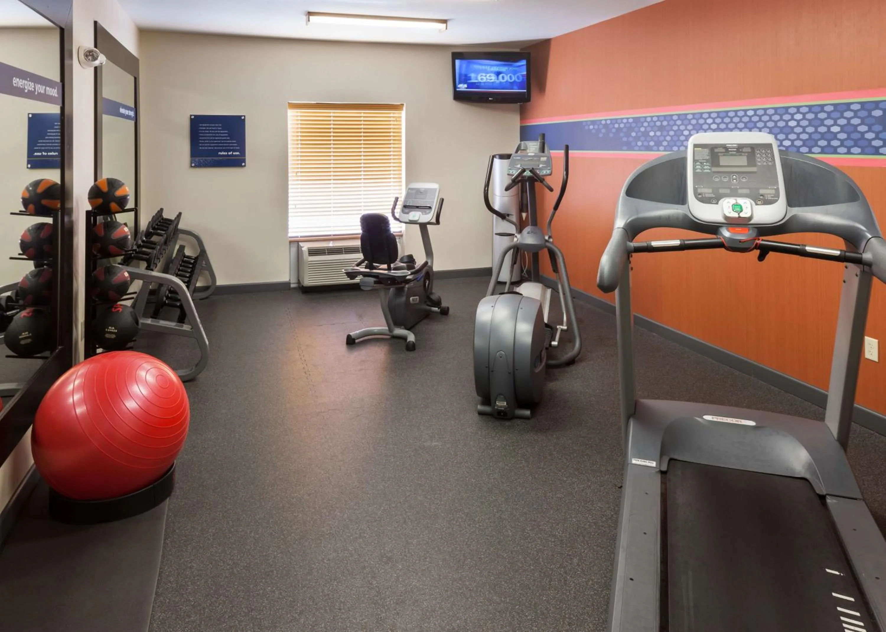 Fitness centre/facilities in Hampton Inn & Suites Davenport