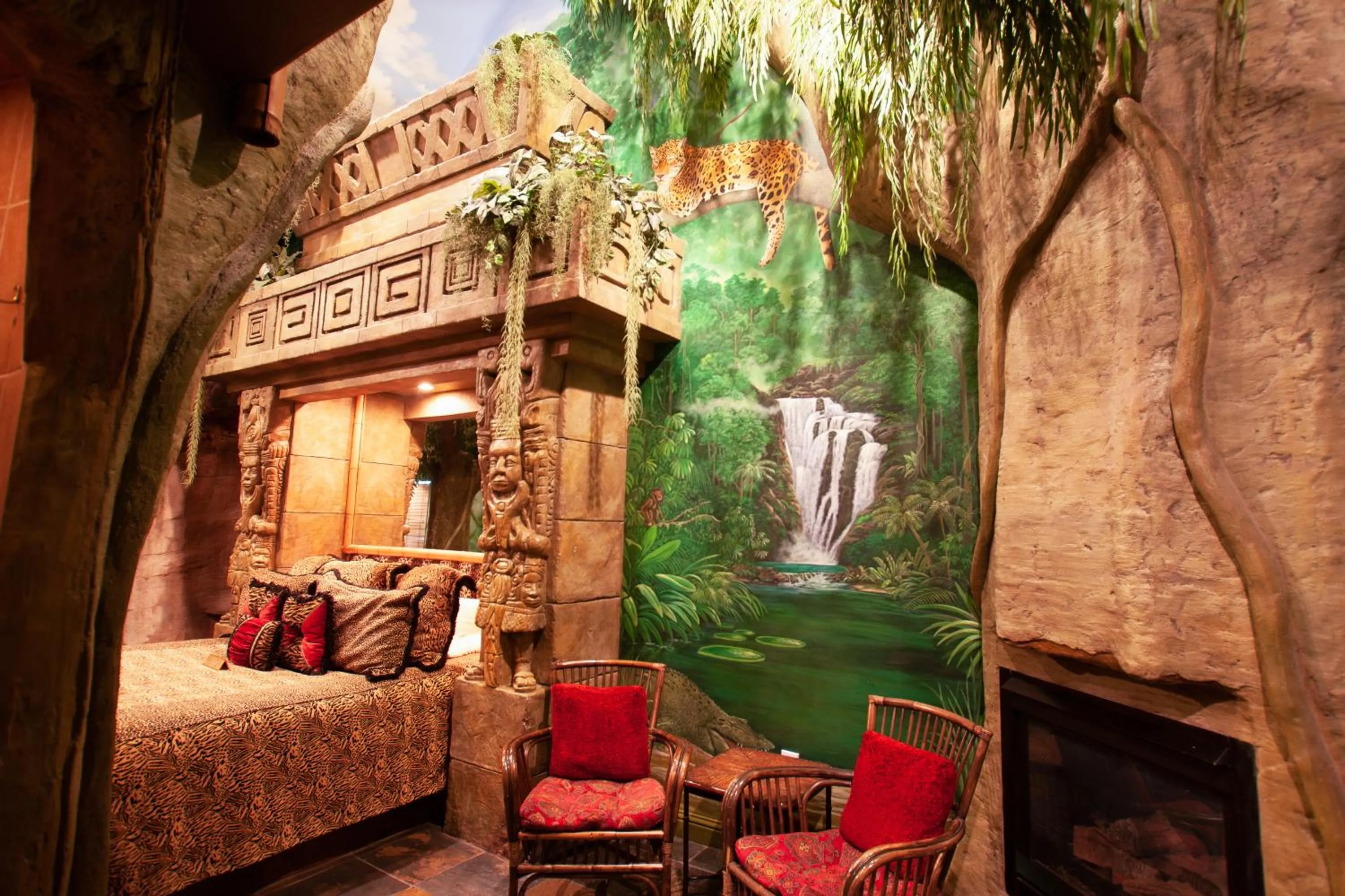 Black Swan Inn Luxurious Theme Rooms