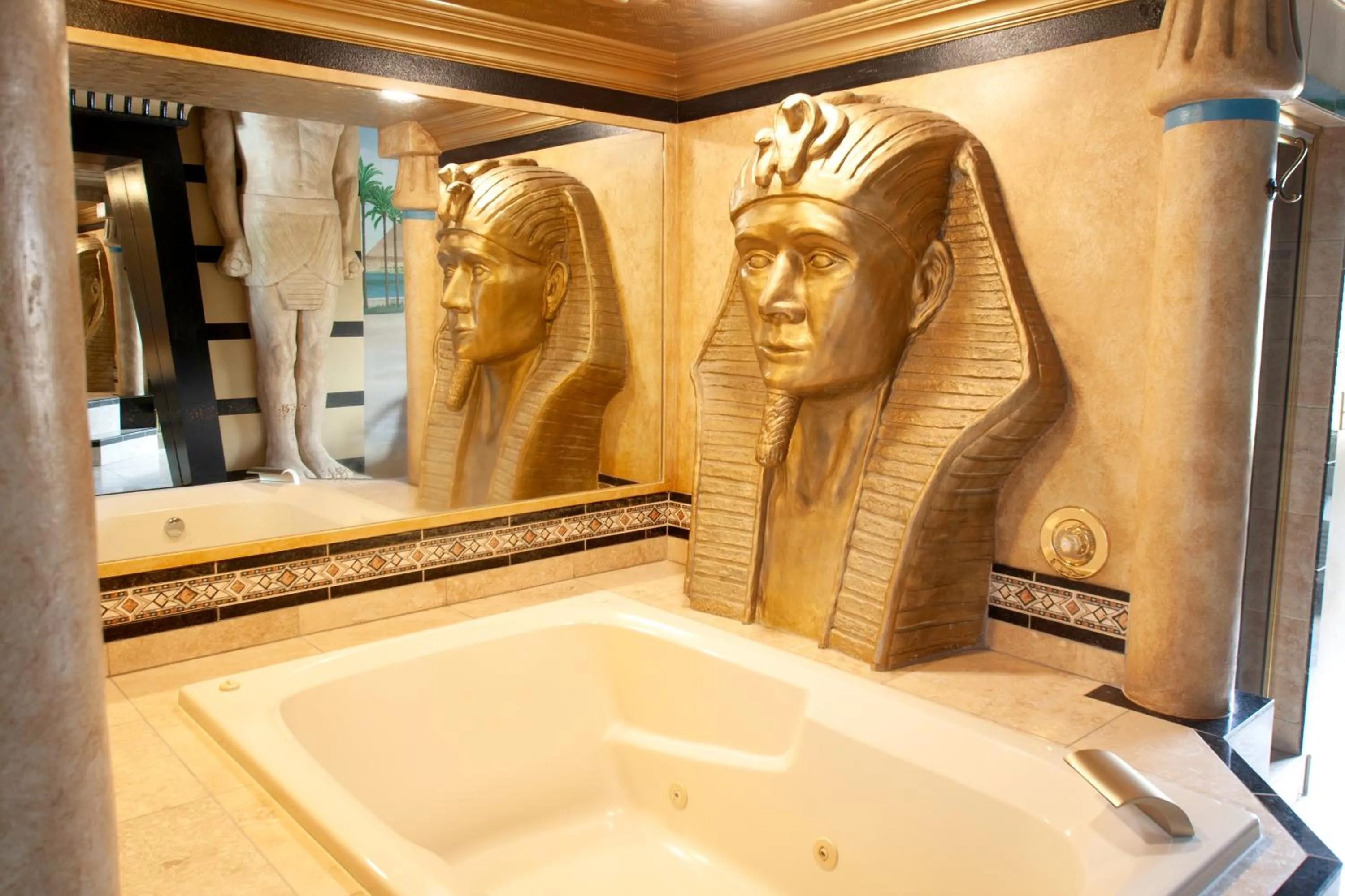 Black Swan Inn Luxurious Theme Rooms