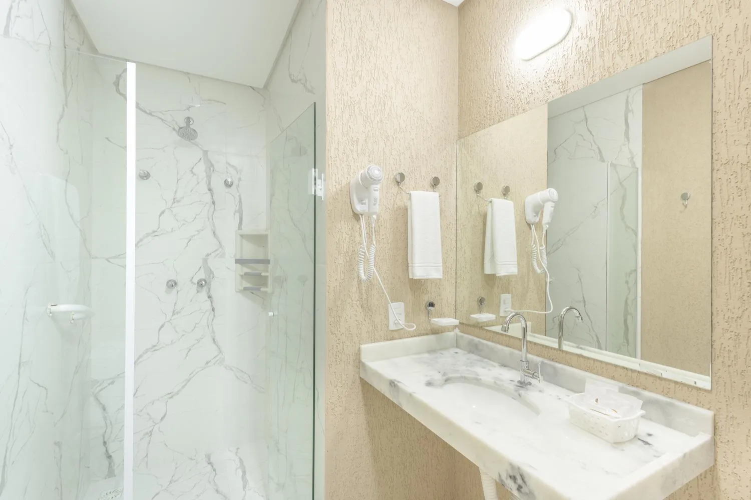 Shower in Kaliman Pousada