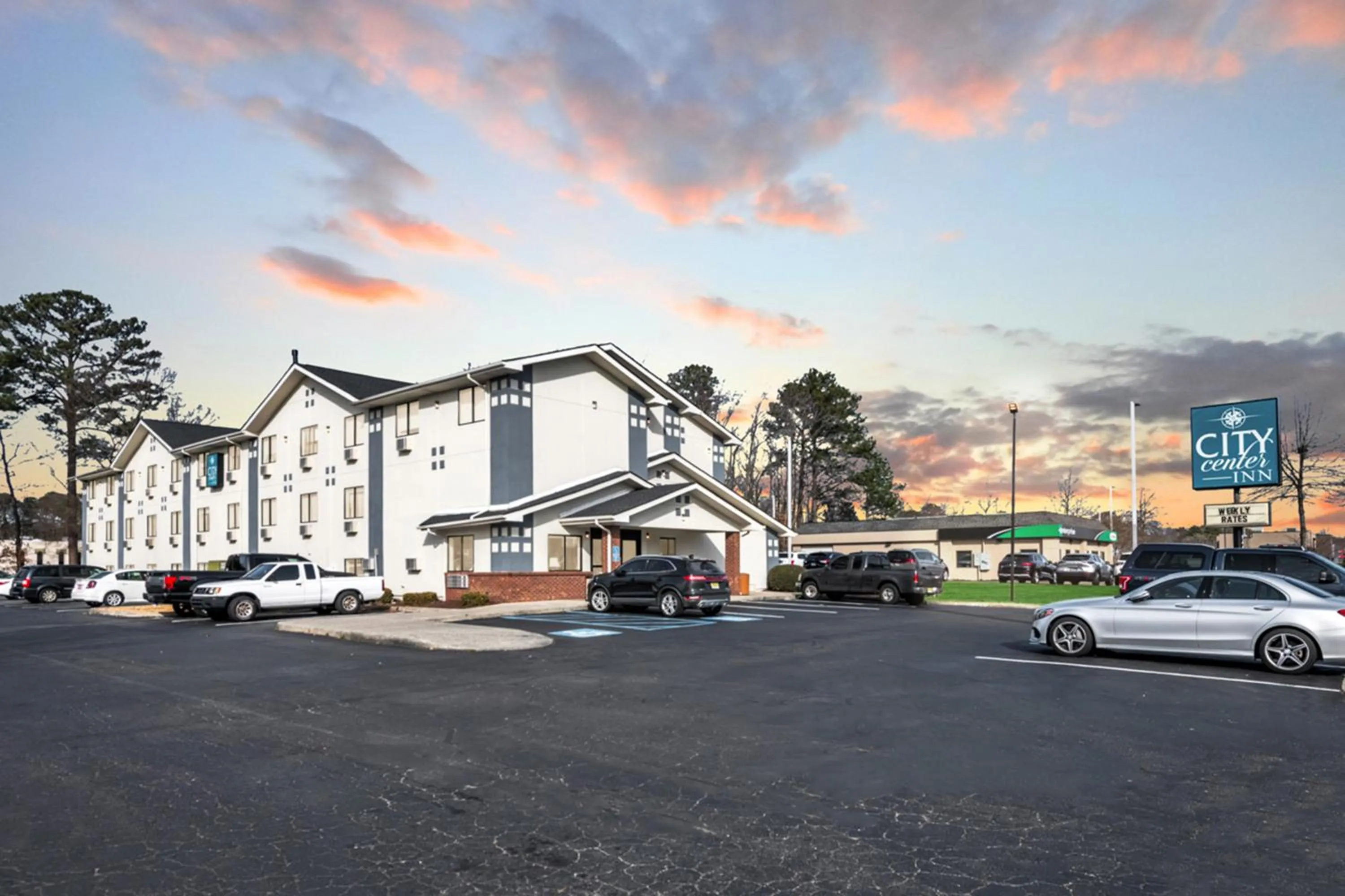 Facade/entrance in City Centre Inn at Newport News