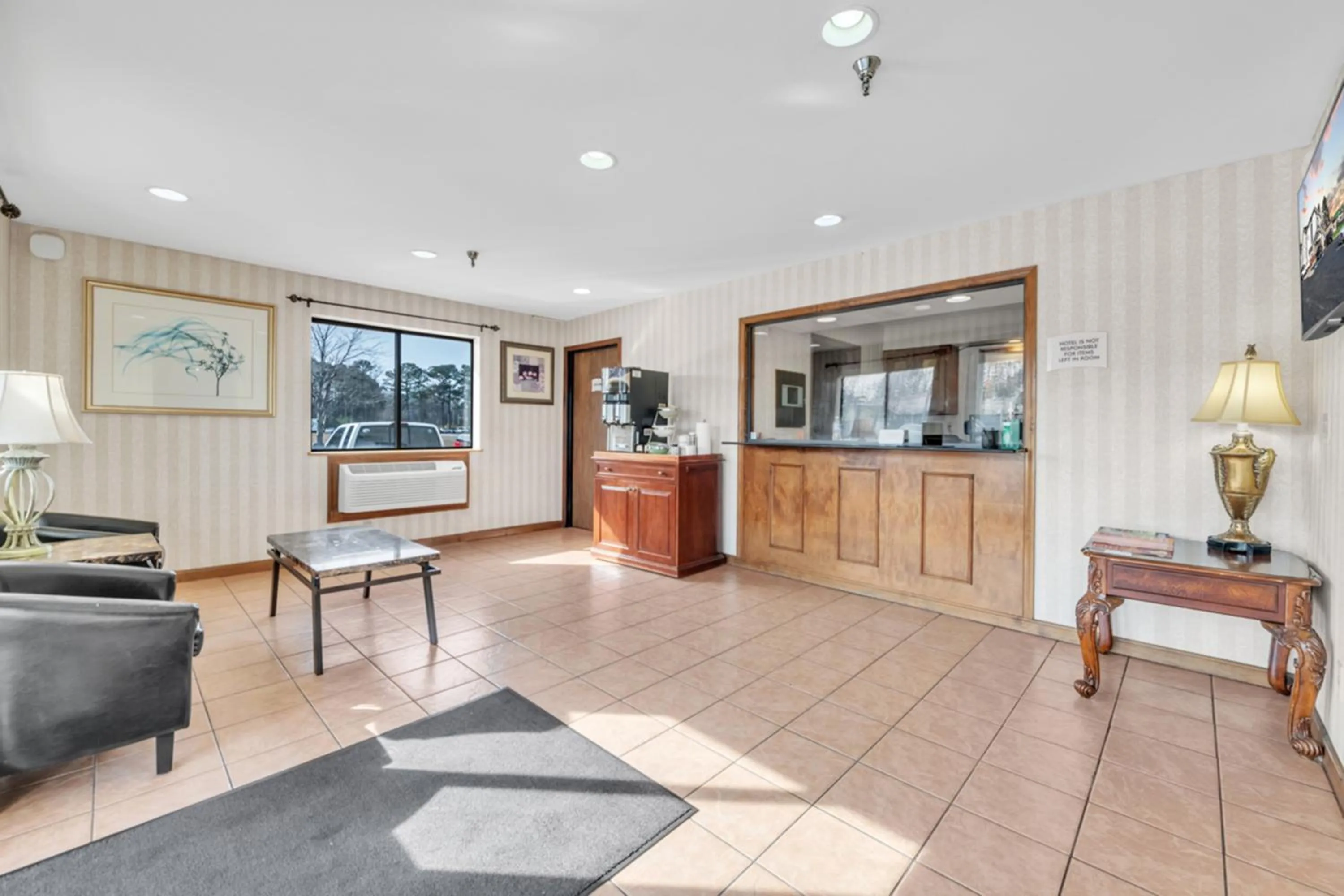 Lobby or reception in City Centre Inn at Newport News