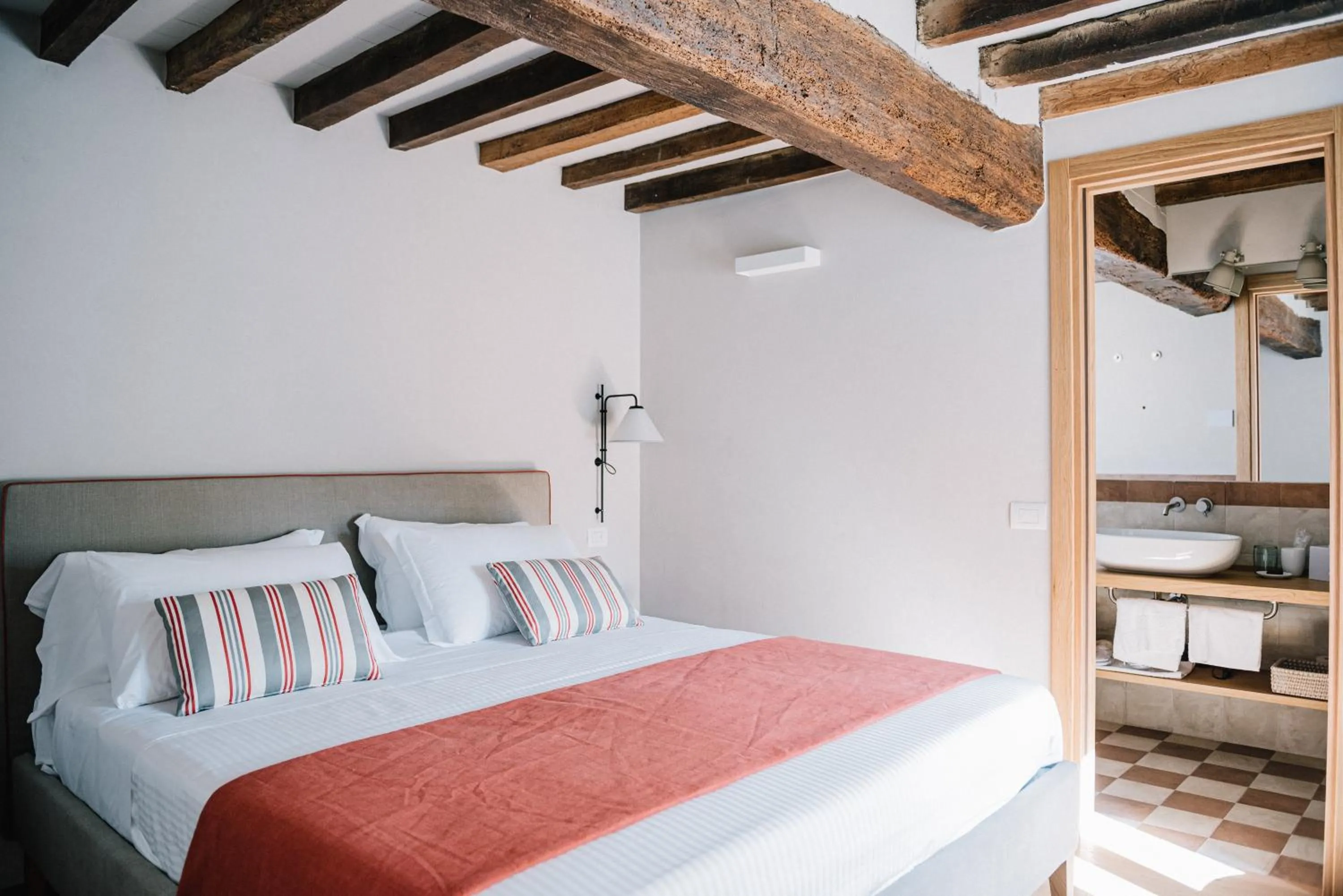 Bathroom, Bed in Relais Roncolo 1888 - Small Luxury Hotels of the World