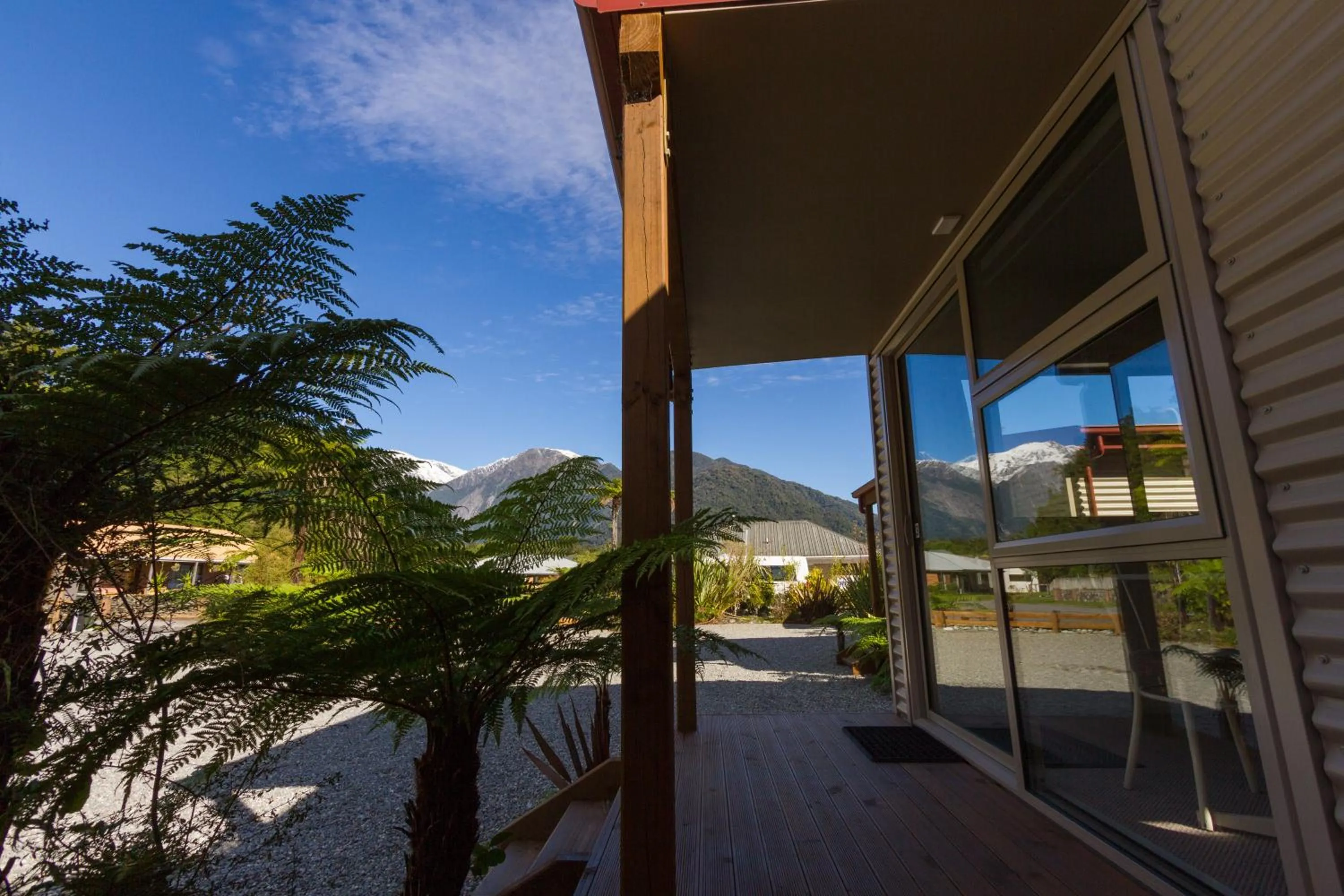 Facade/entrance in 10 Cottages