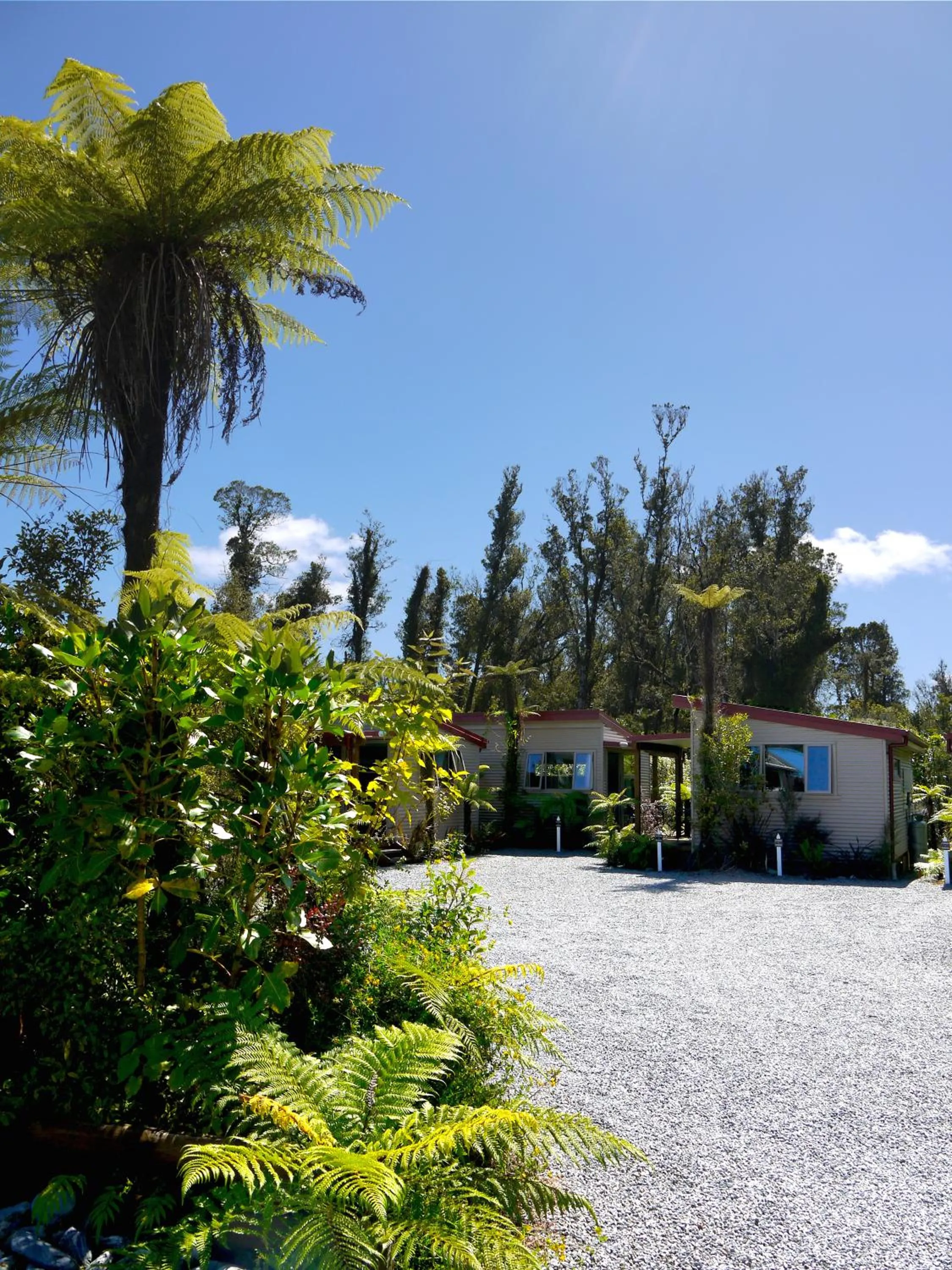 Facade/entrance in 10 Cottages