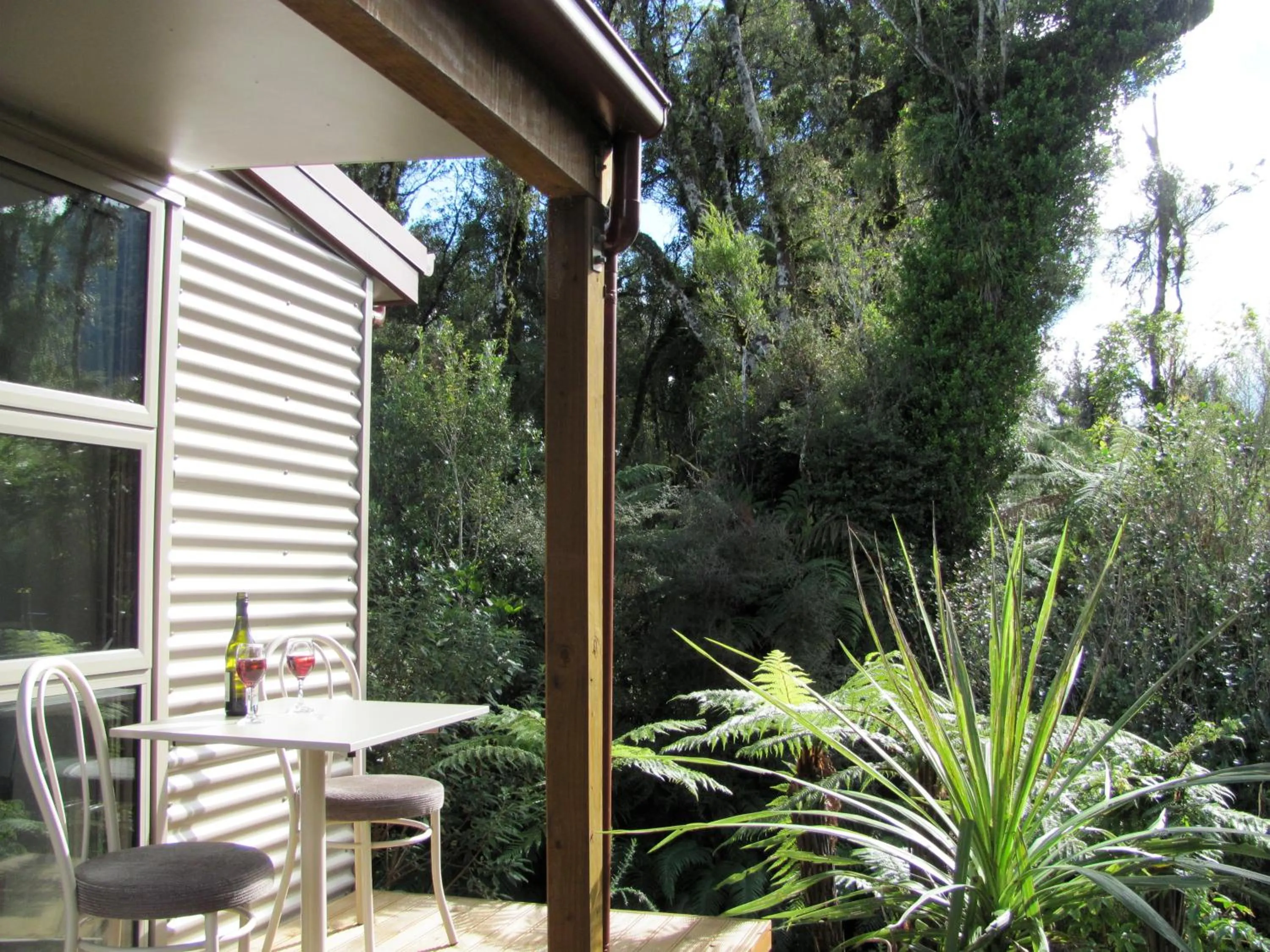 Facade/entrance in 10 Cottages