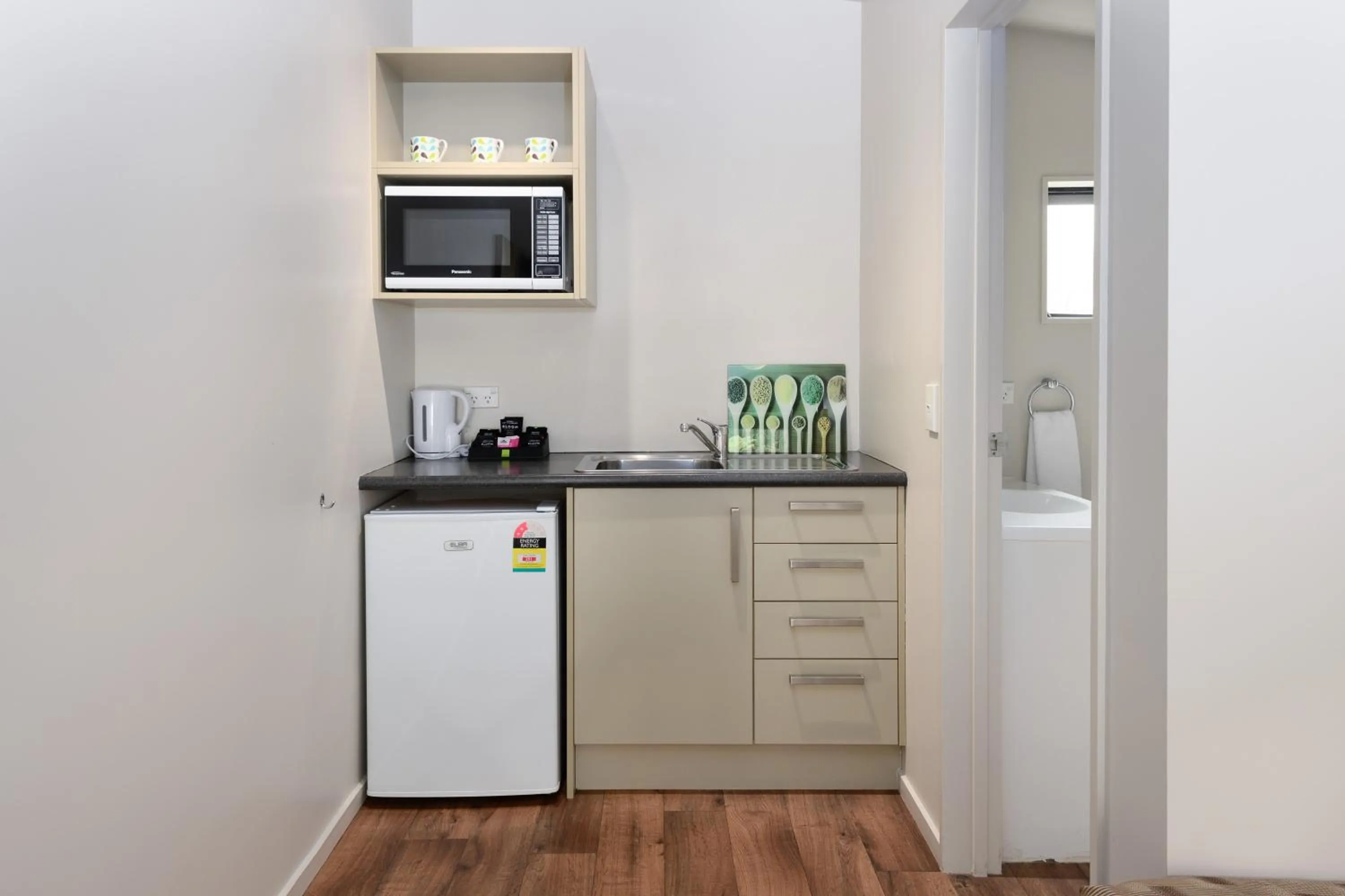 Kitchen or kitchenette in 10 Cottages
