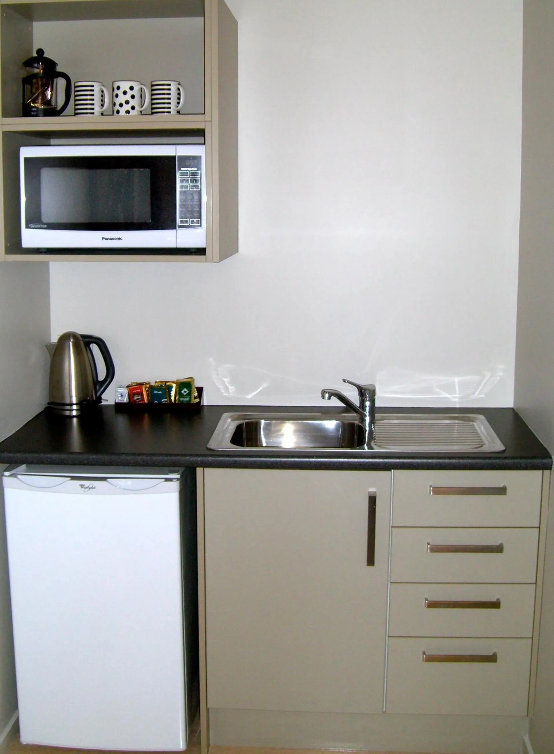 Kitchen or kitchenette in 10 Cottages