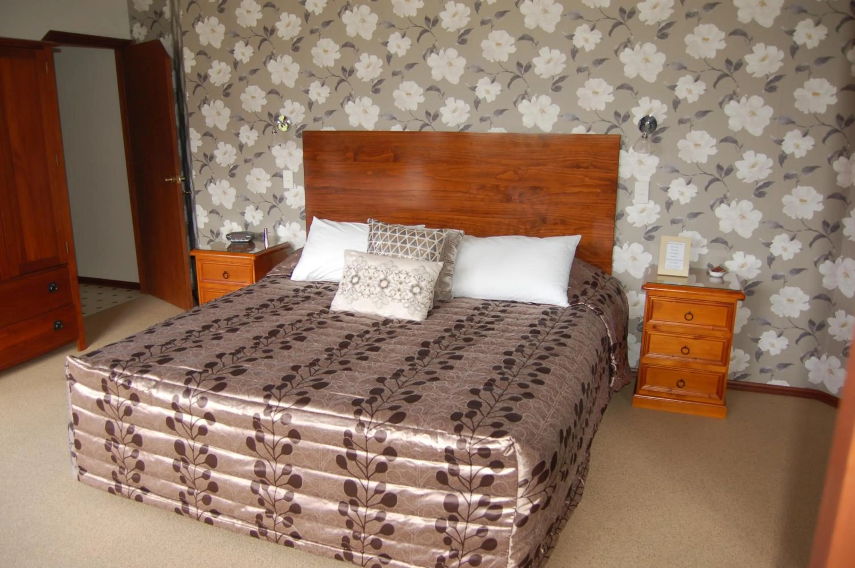 Bed in Oak Lodge