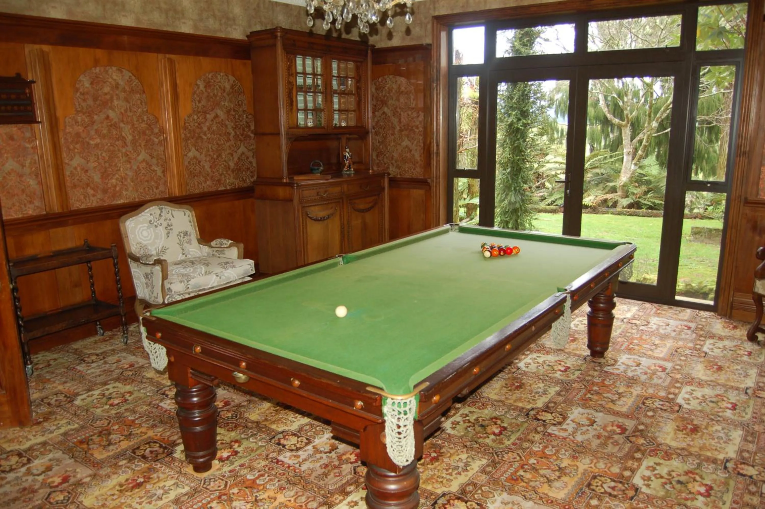 Billiard in Oak Lodge