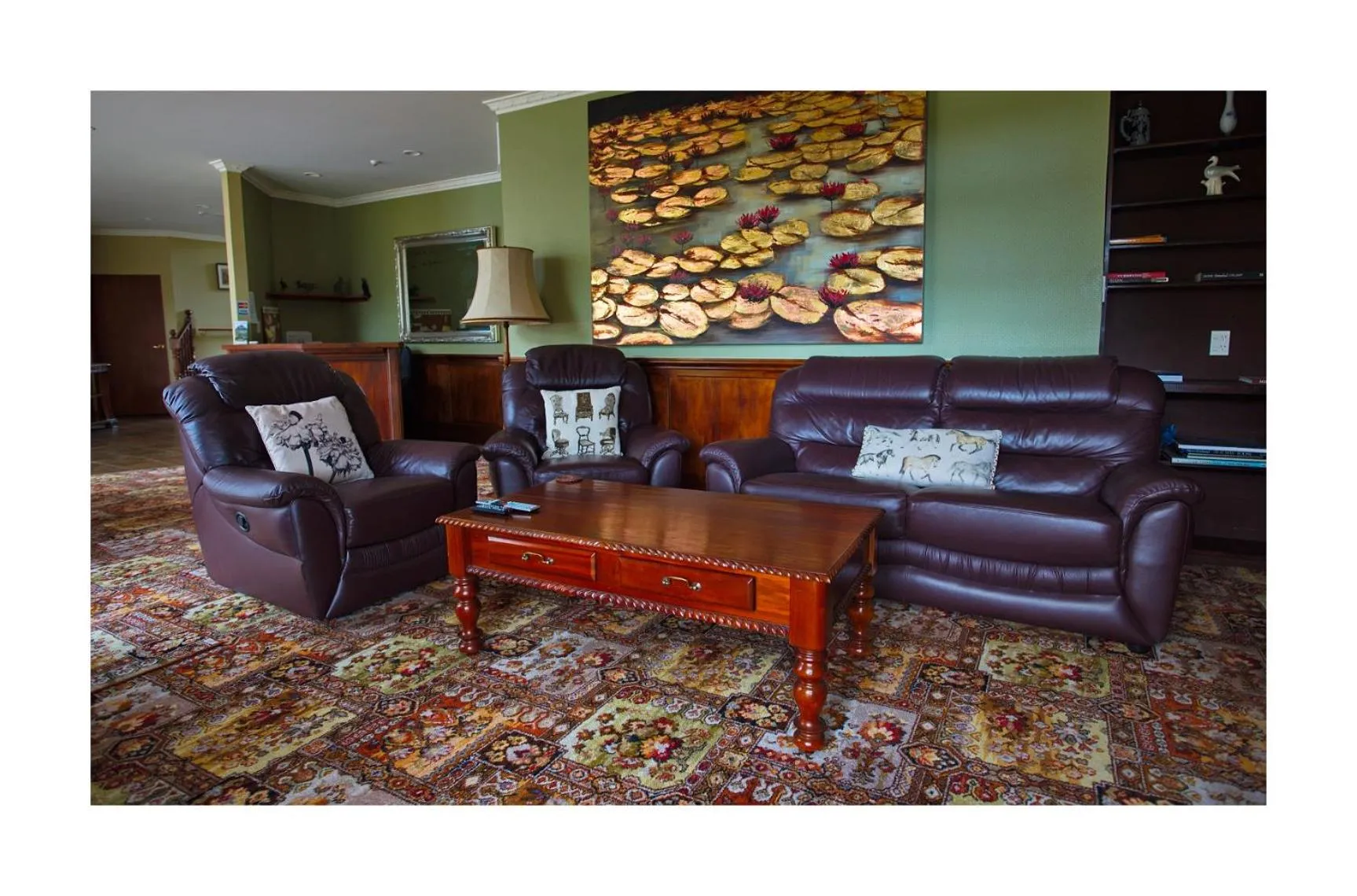 Communal lounge/ TV room in Oak Lodge