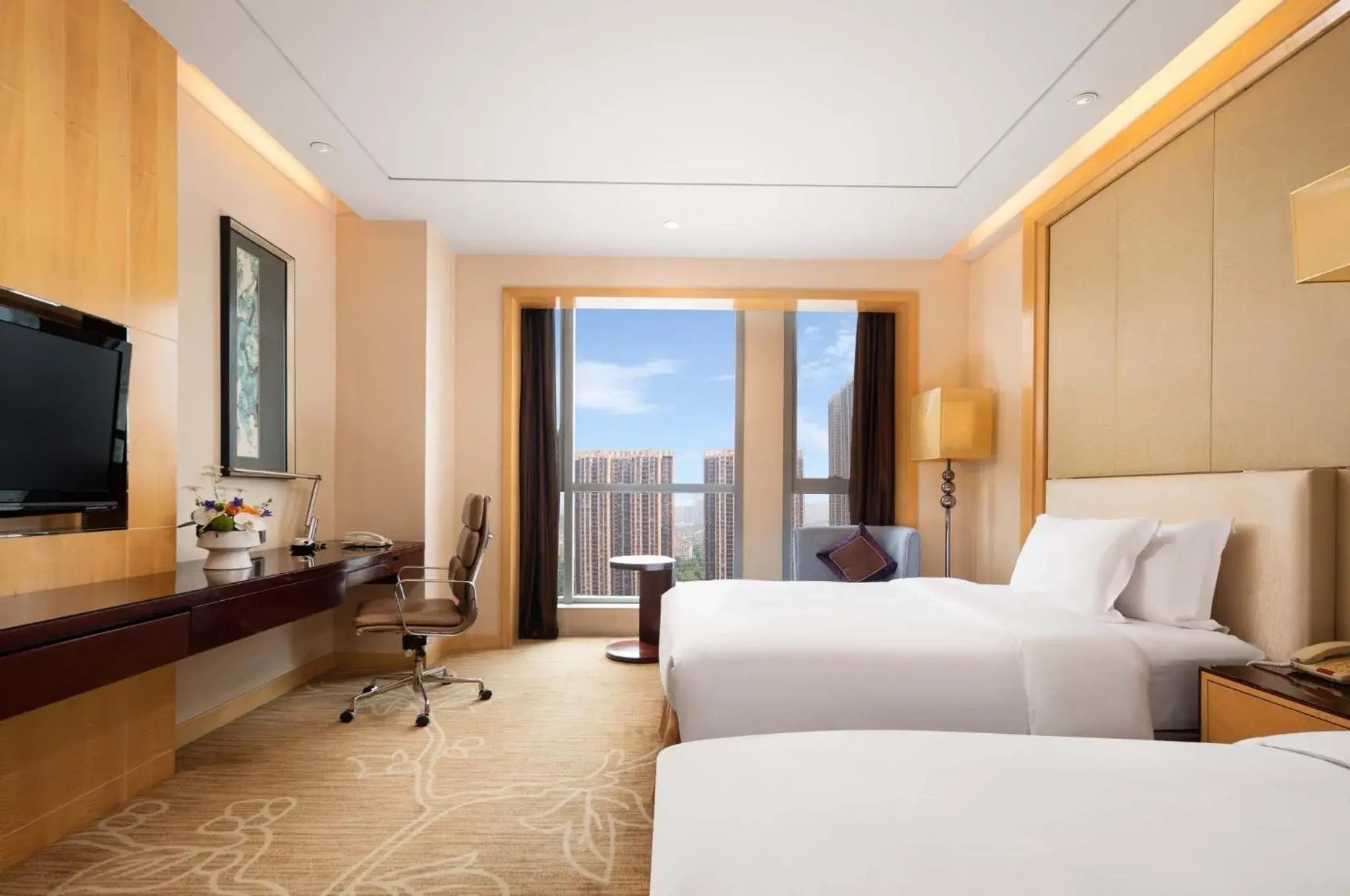 Standard Twin Room with Lounge Access in Crowne Plaza Xiangyang by IHG Standard Twin Room with Lounge Access in Crowne Plaza Xiangyang by IHG
