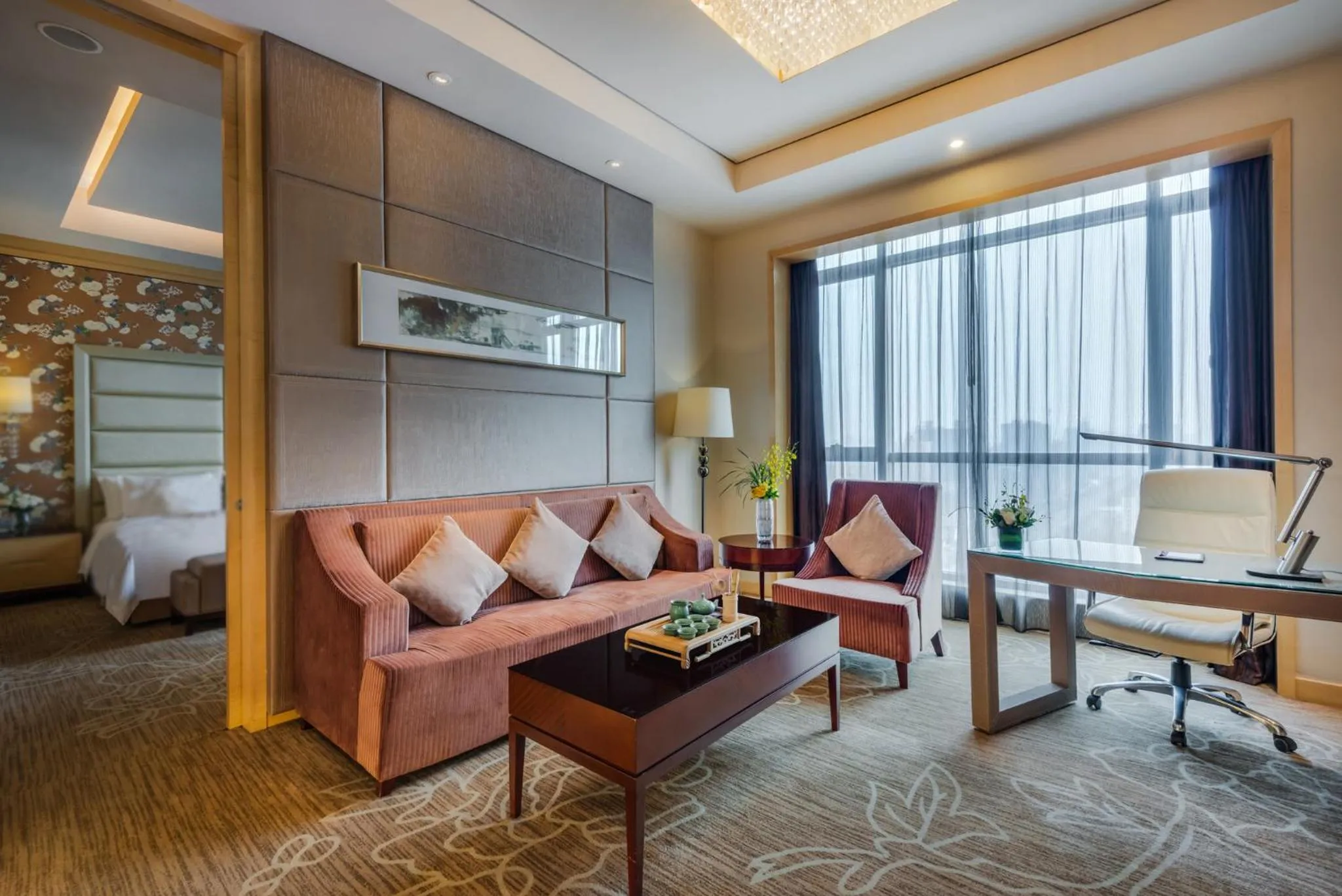 Photo of the whole room, Bed in Crowne Plaza Xiangyang by IHG