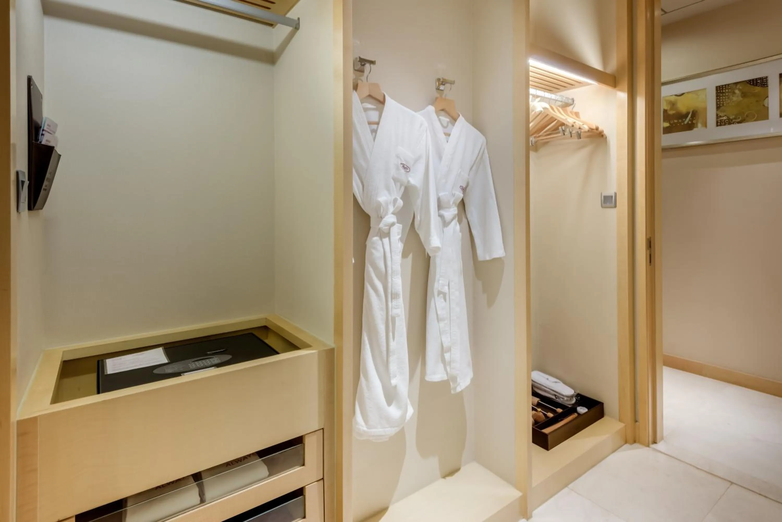 Photo of the whole room in Crowne Plaza Xiangyang by IHG