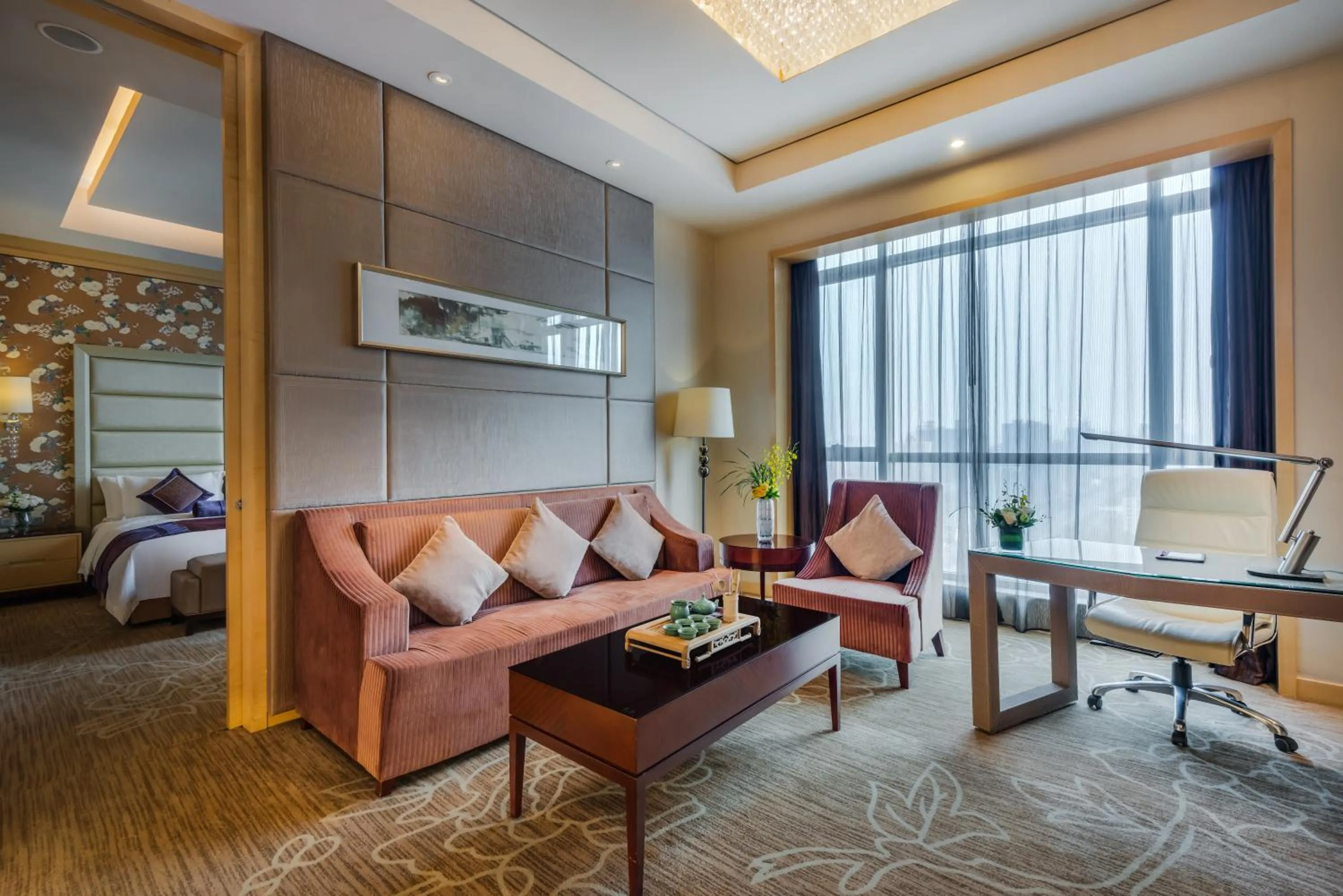 Photo of the whole room, Bed in Crowne Plaza Xiangyang by IHG