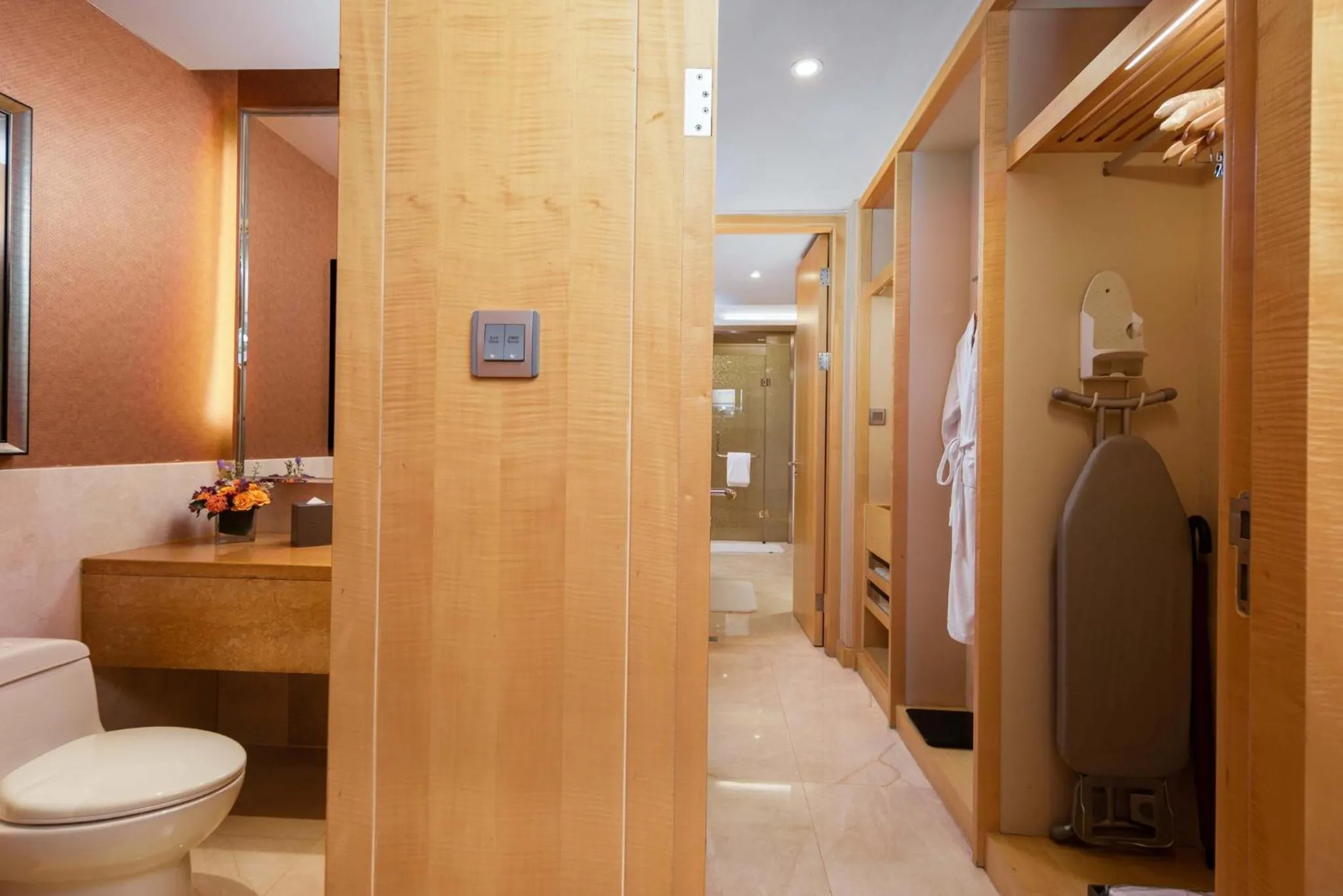 Photo of the whole room in Crowne Plaza Xiangyang by IHG