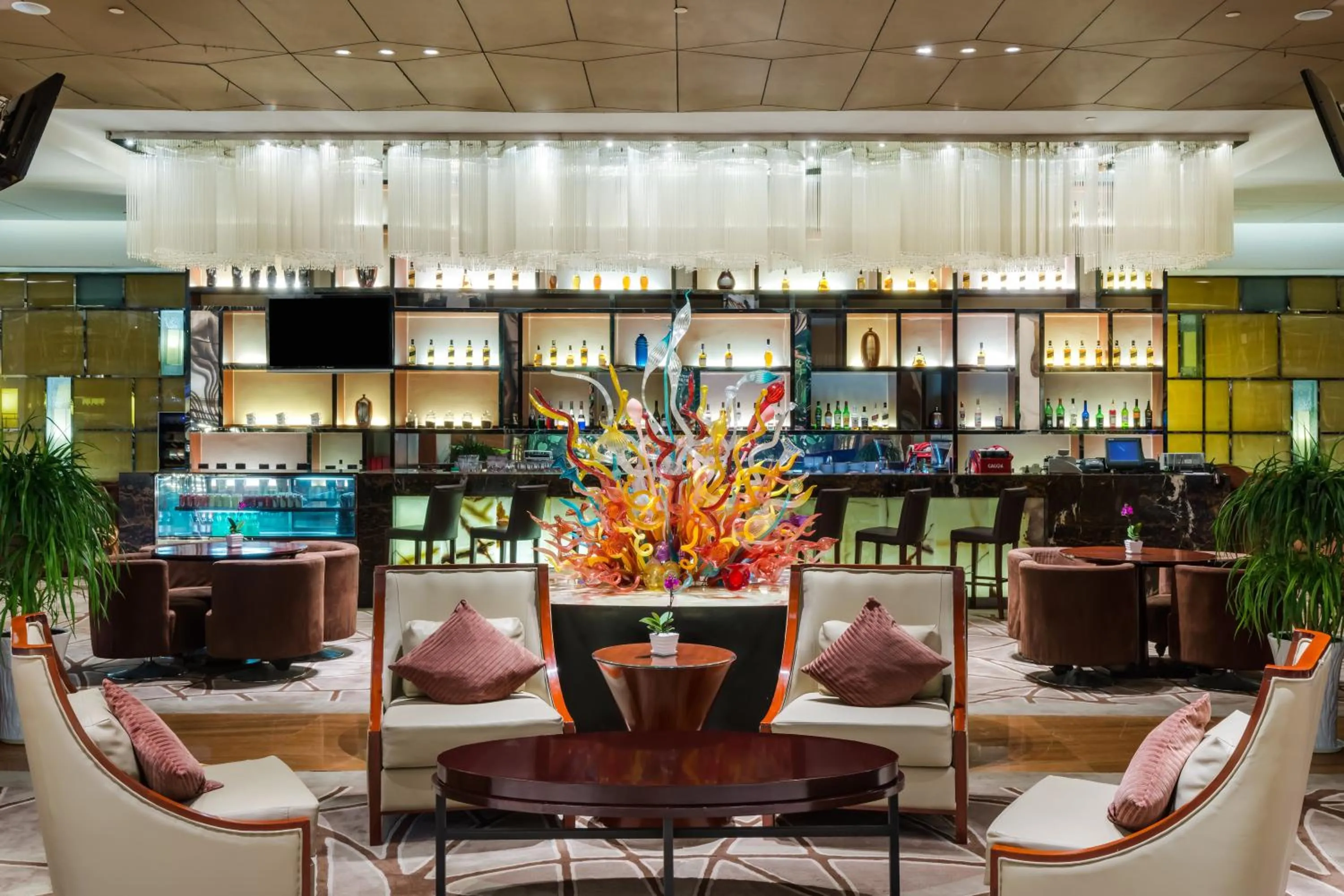 Lounge or bar in Crowne Plaza Xiangyang by IHG