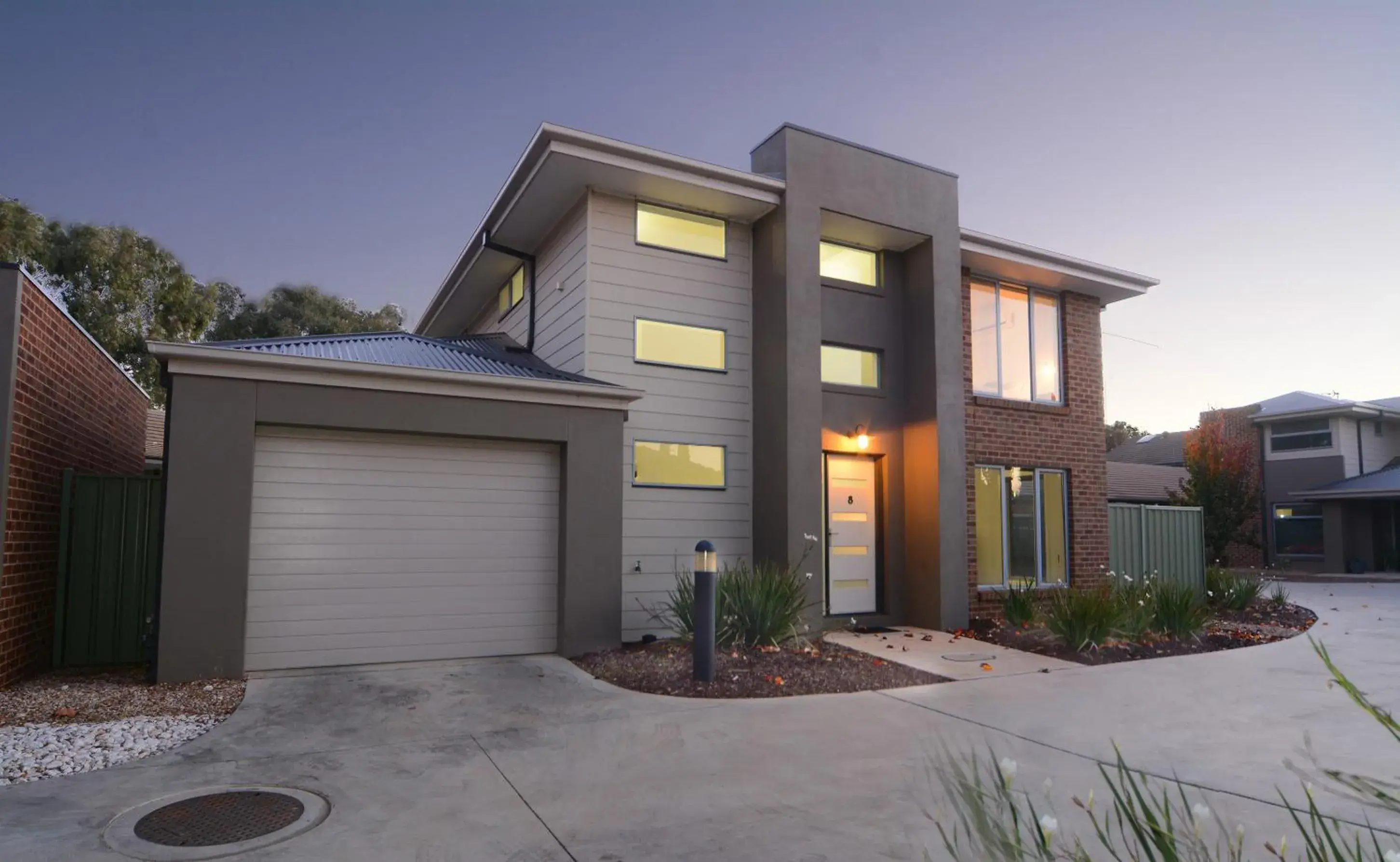 Three-Bedroom Townhouse in Barclay On View Three-Bedroom Townhouse in Barclay On View