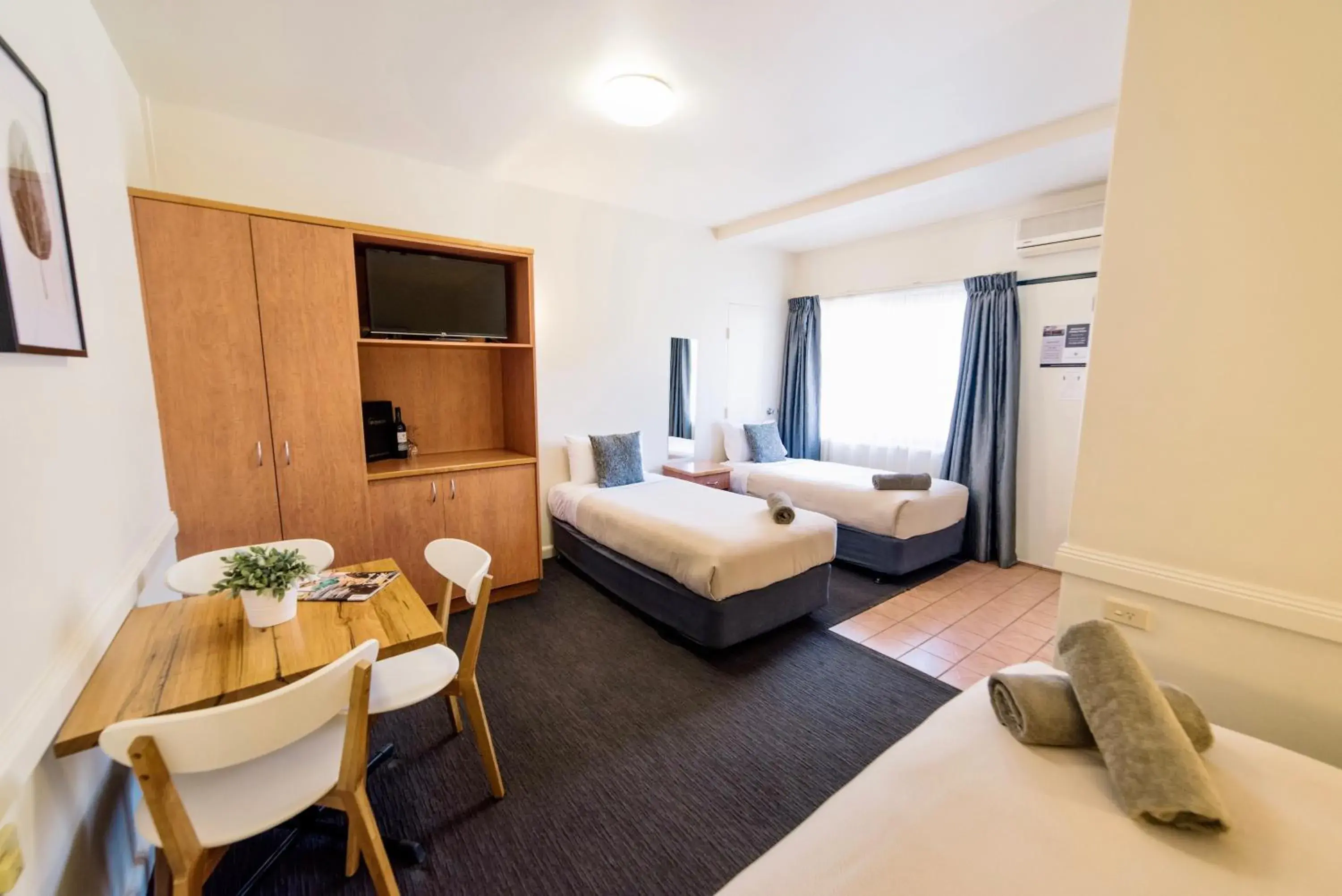 Triple Room in Barclay On View Triple Room in Barclay On View