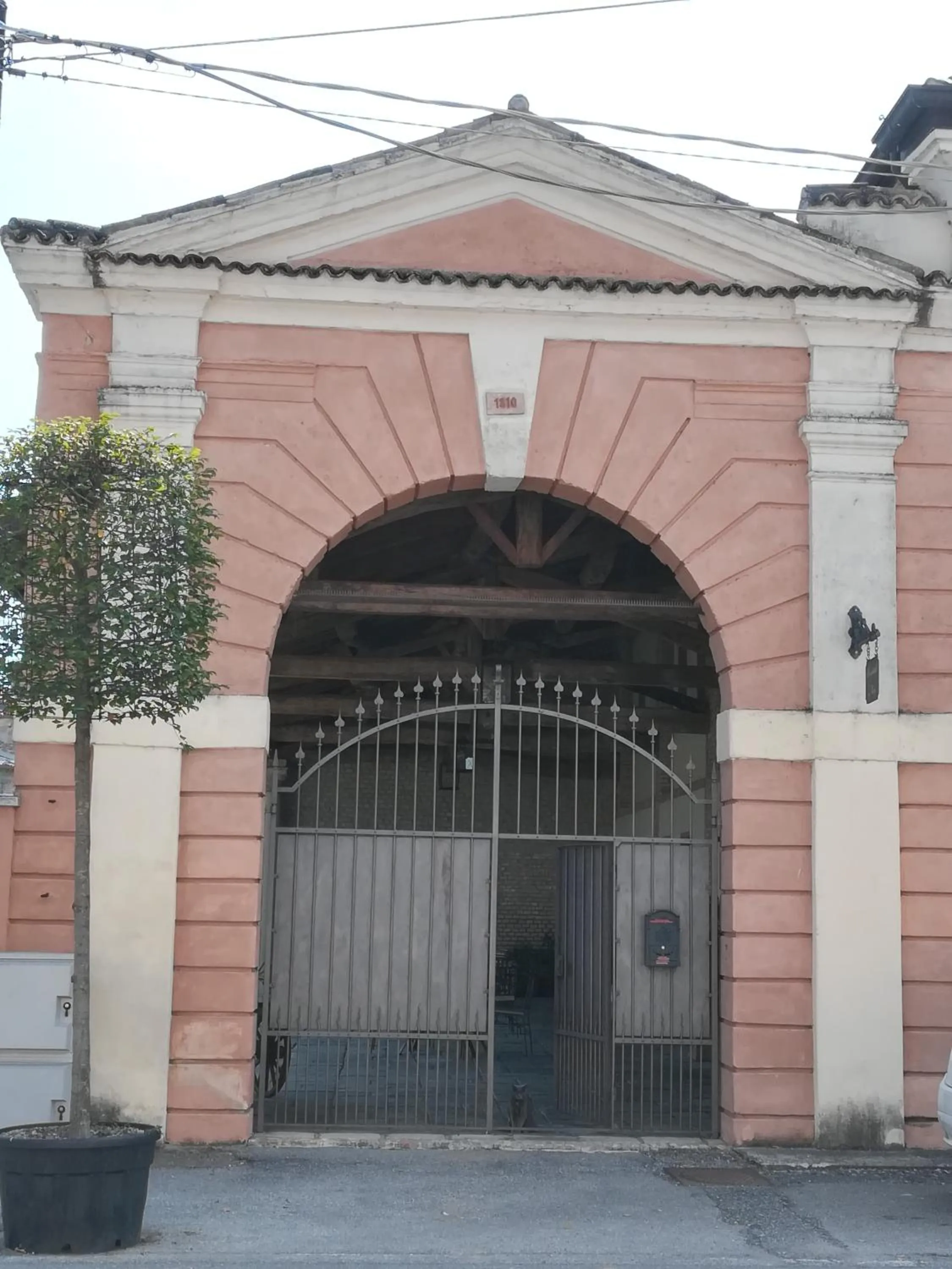 Facade/entrance in Hospitale I Mori