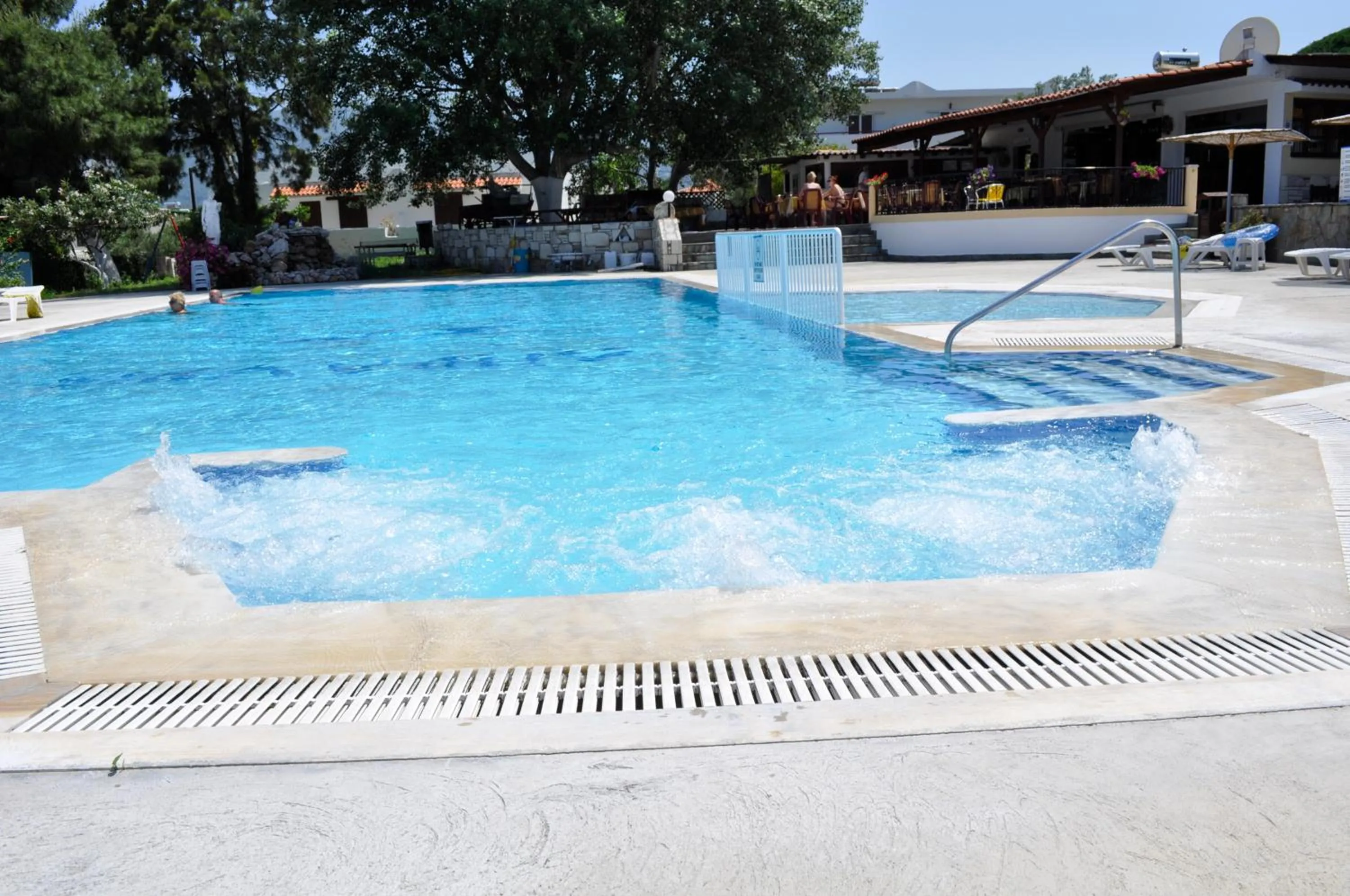 Restaurant/places to eat in Ampavris Family Apartments