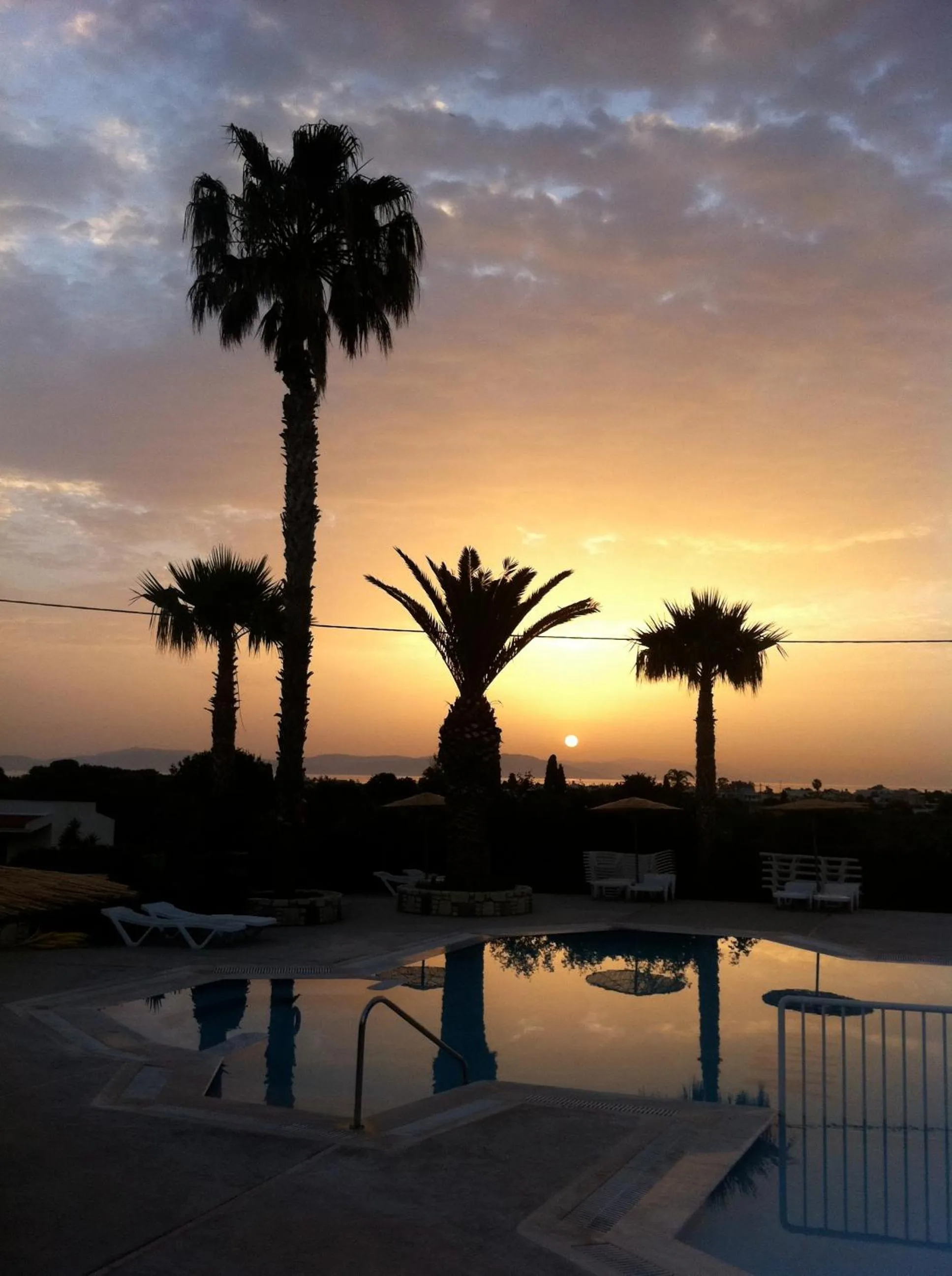 Restaurant/places to eat in Ampavris Family Apartments