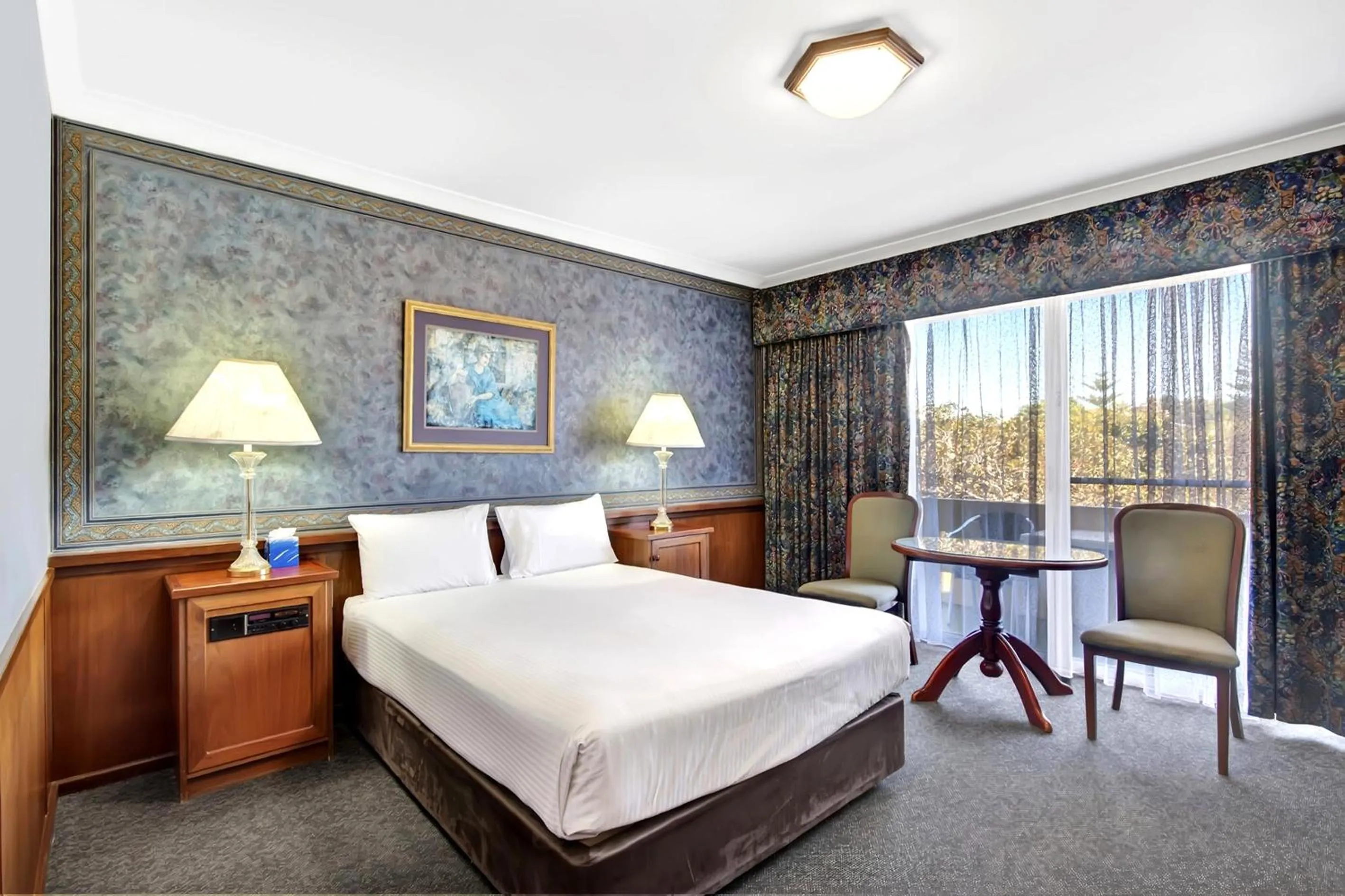 Bedroom, Bed in The Clifton Motel