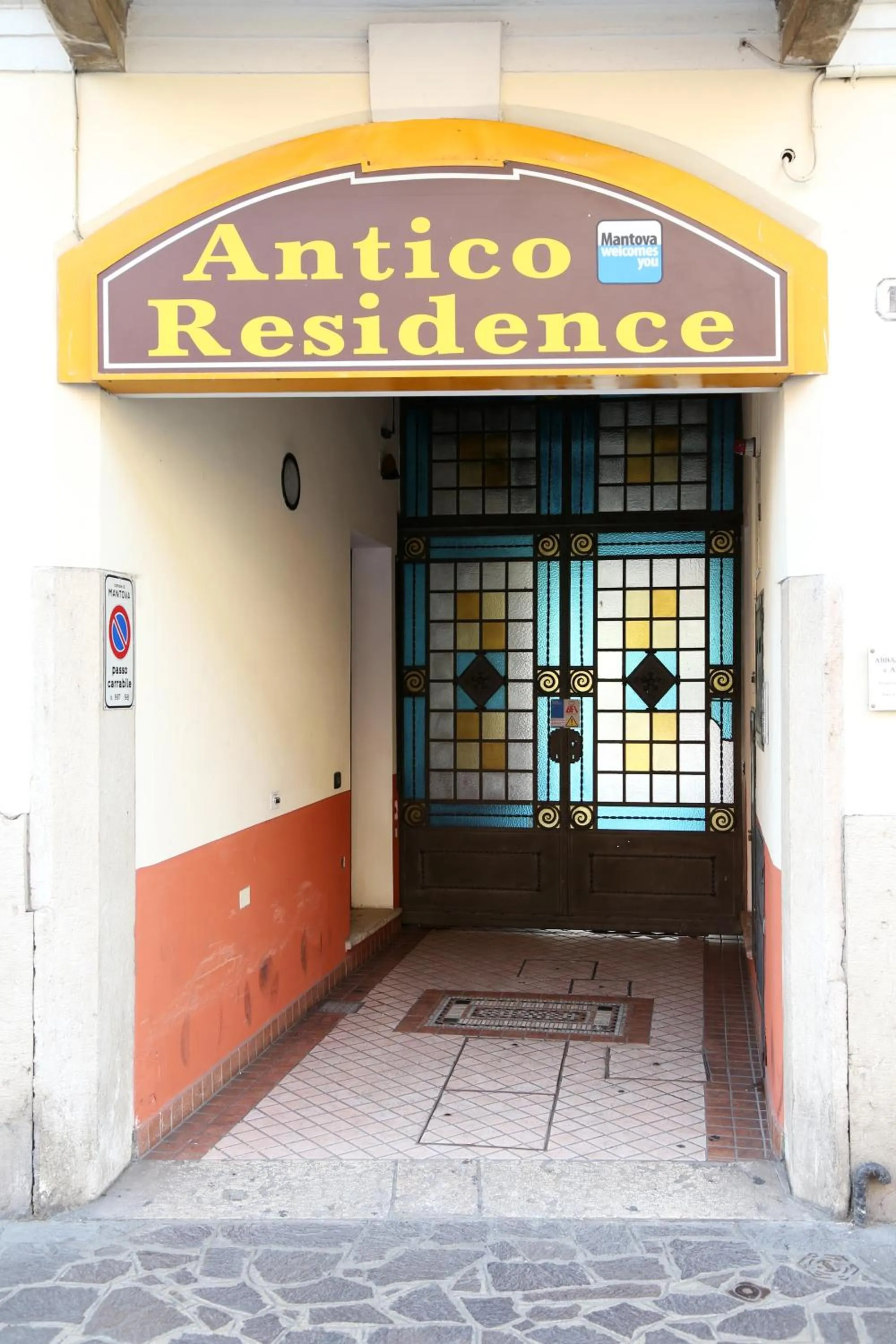 Facade/entrance in Antico Residence, MantegnaHotels