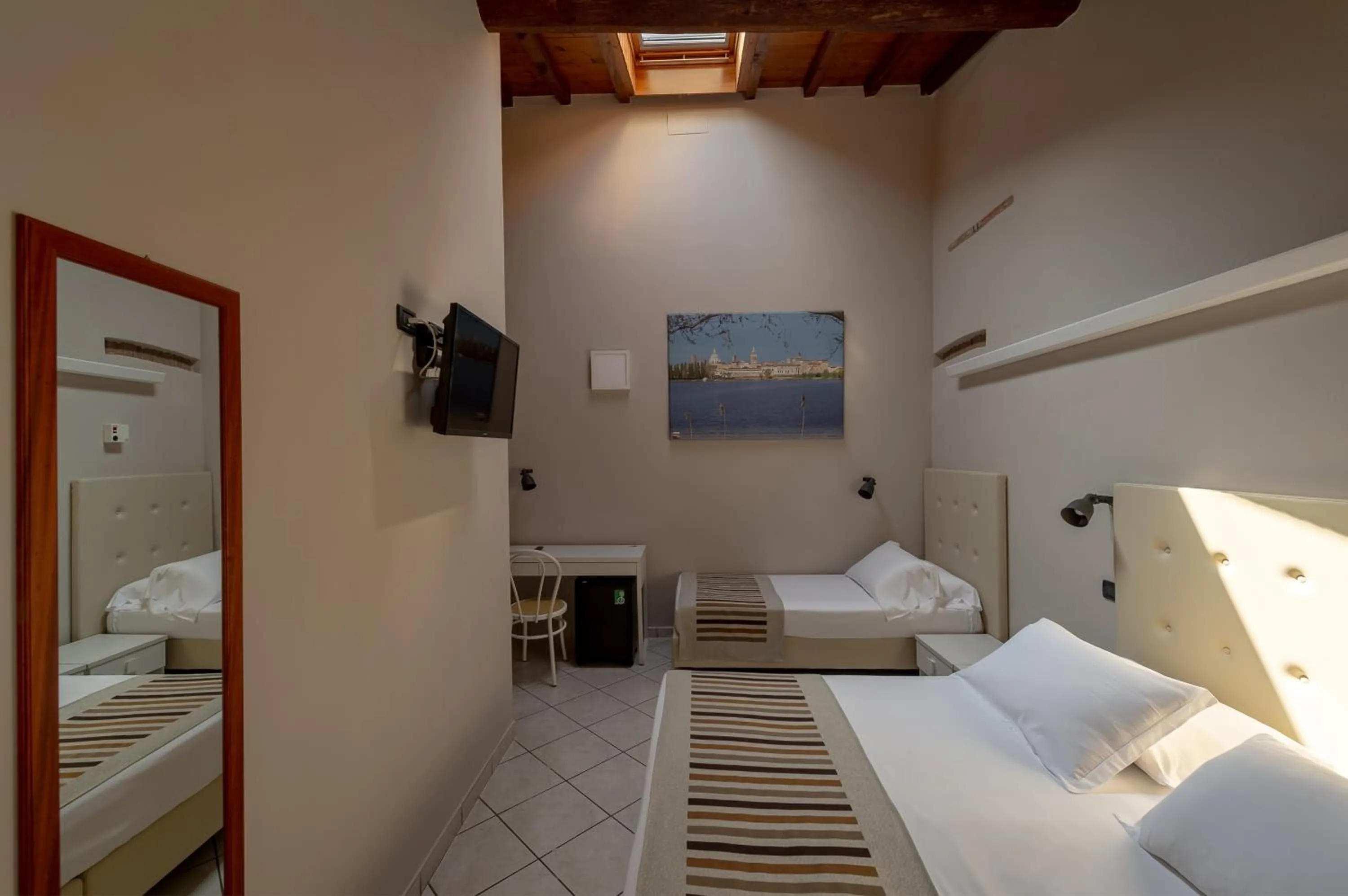 TV and multimedia, Bed in Antico Residence, MantegnaHotels