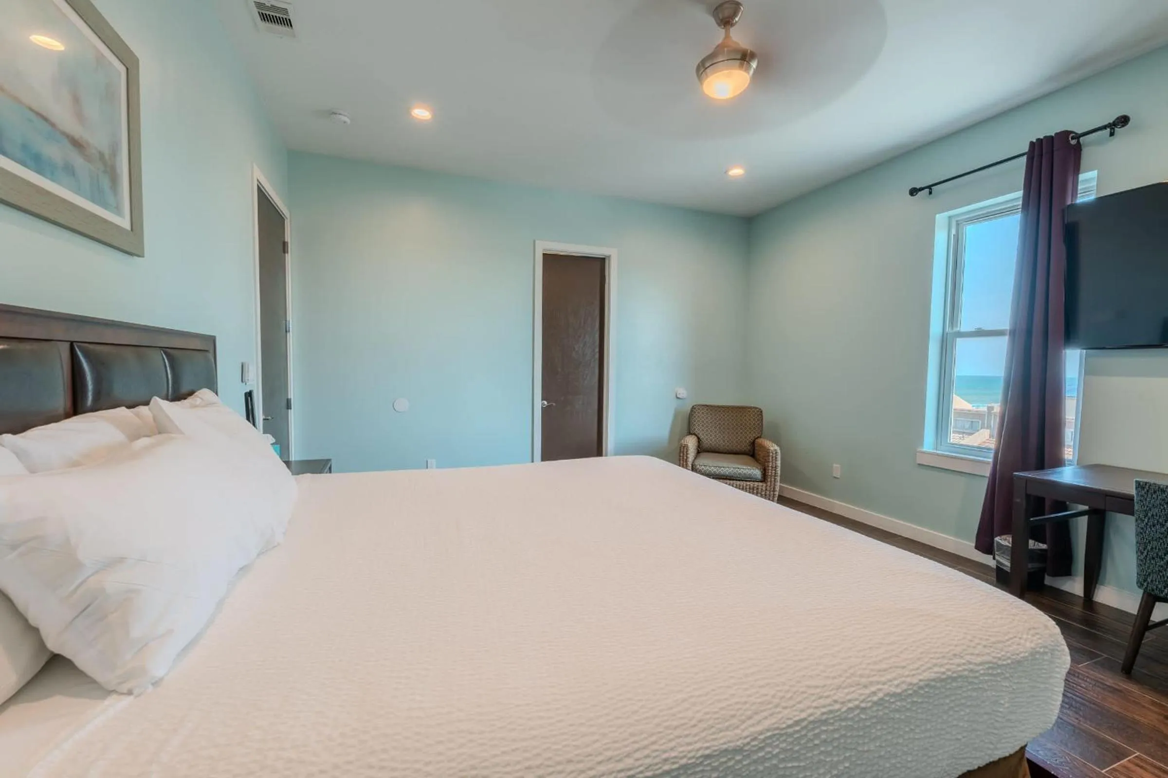 Bed in 5 BEDROOM BEACHFRONT CONDO - 4th Floor