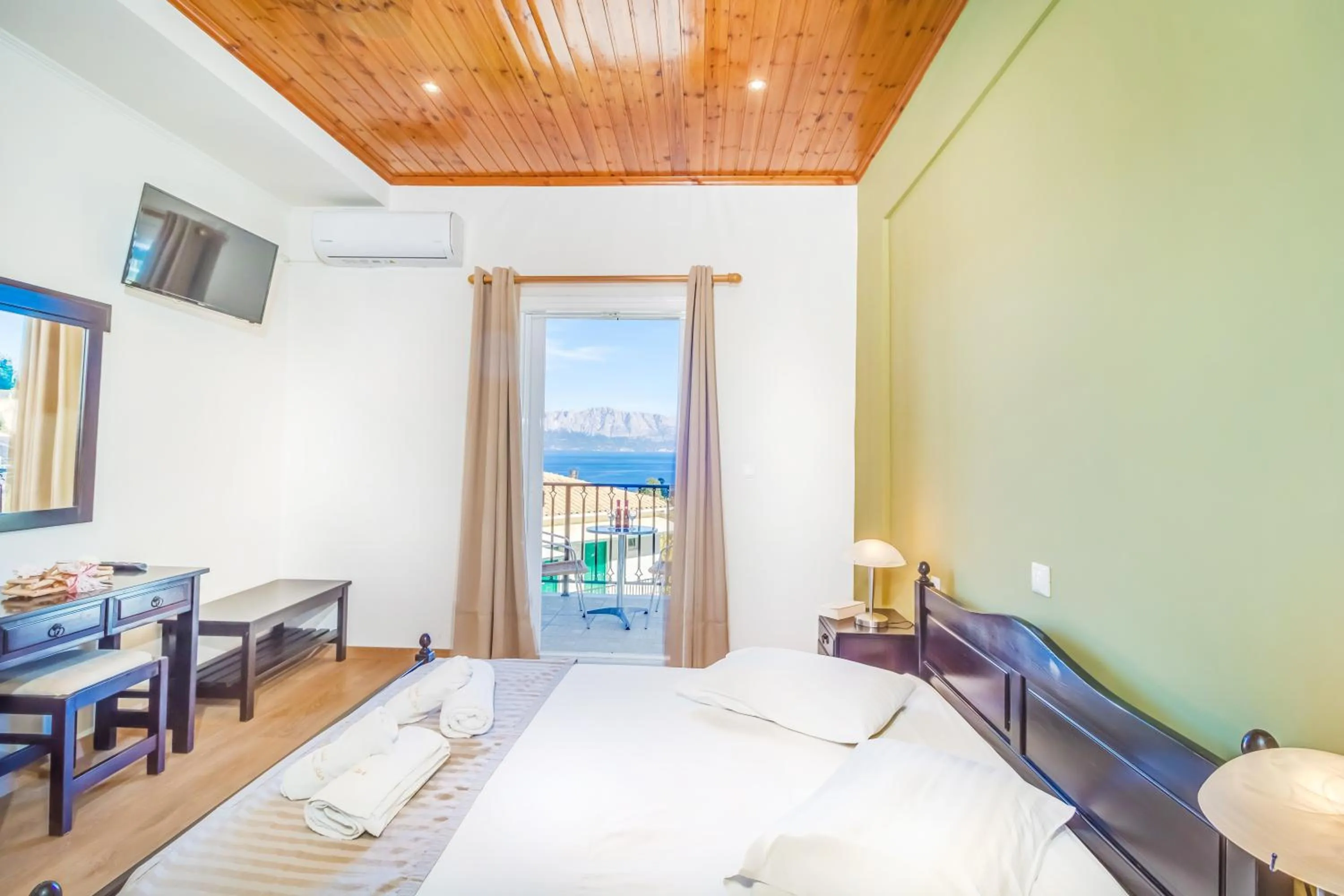 View (from property/room), Bed in Vergina Star Hotel