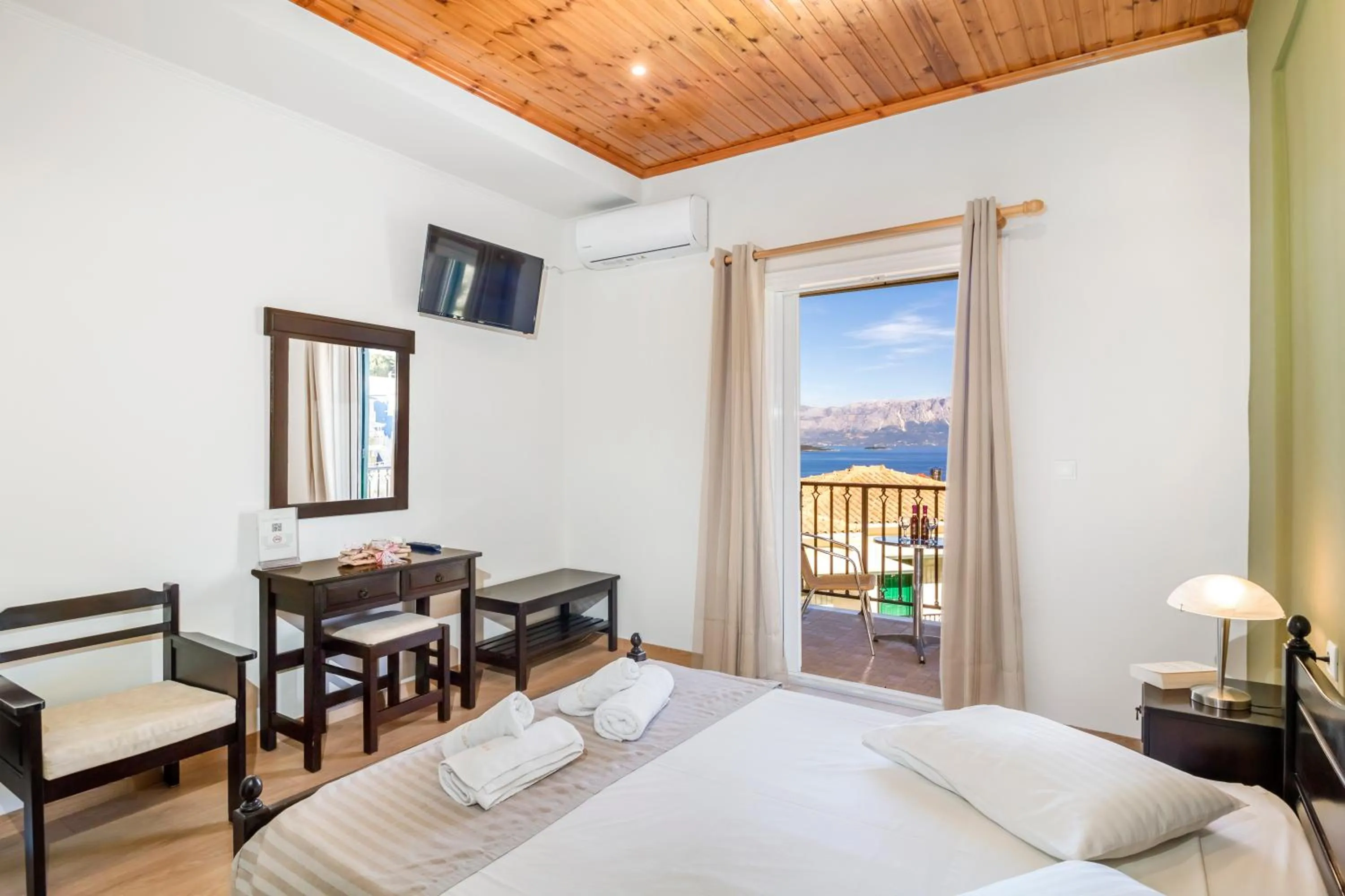 View (from property/room), Bed in Vergina Star Hotel