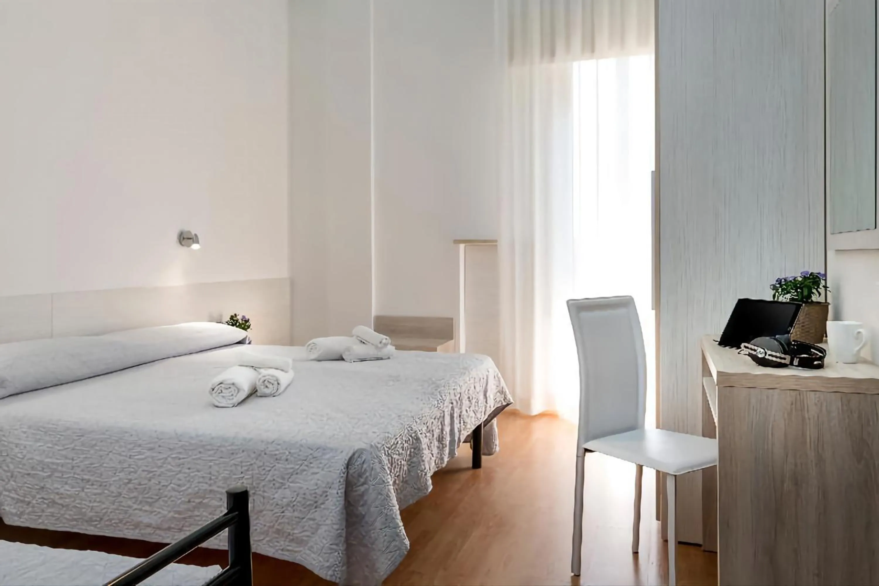 Property building, Bed in Hotel Kursaal