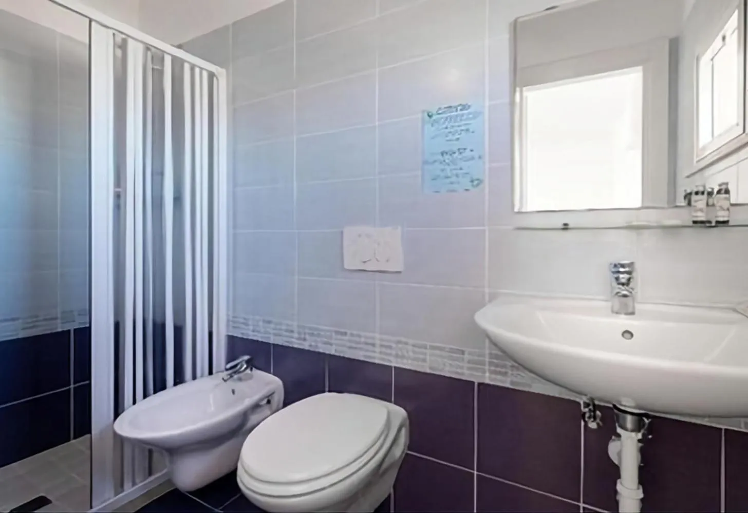 Shower, Bathroom in Hotel Kursaal