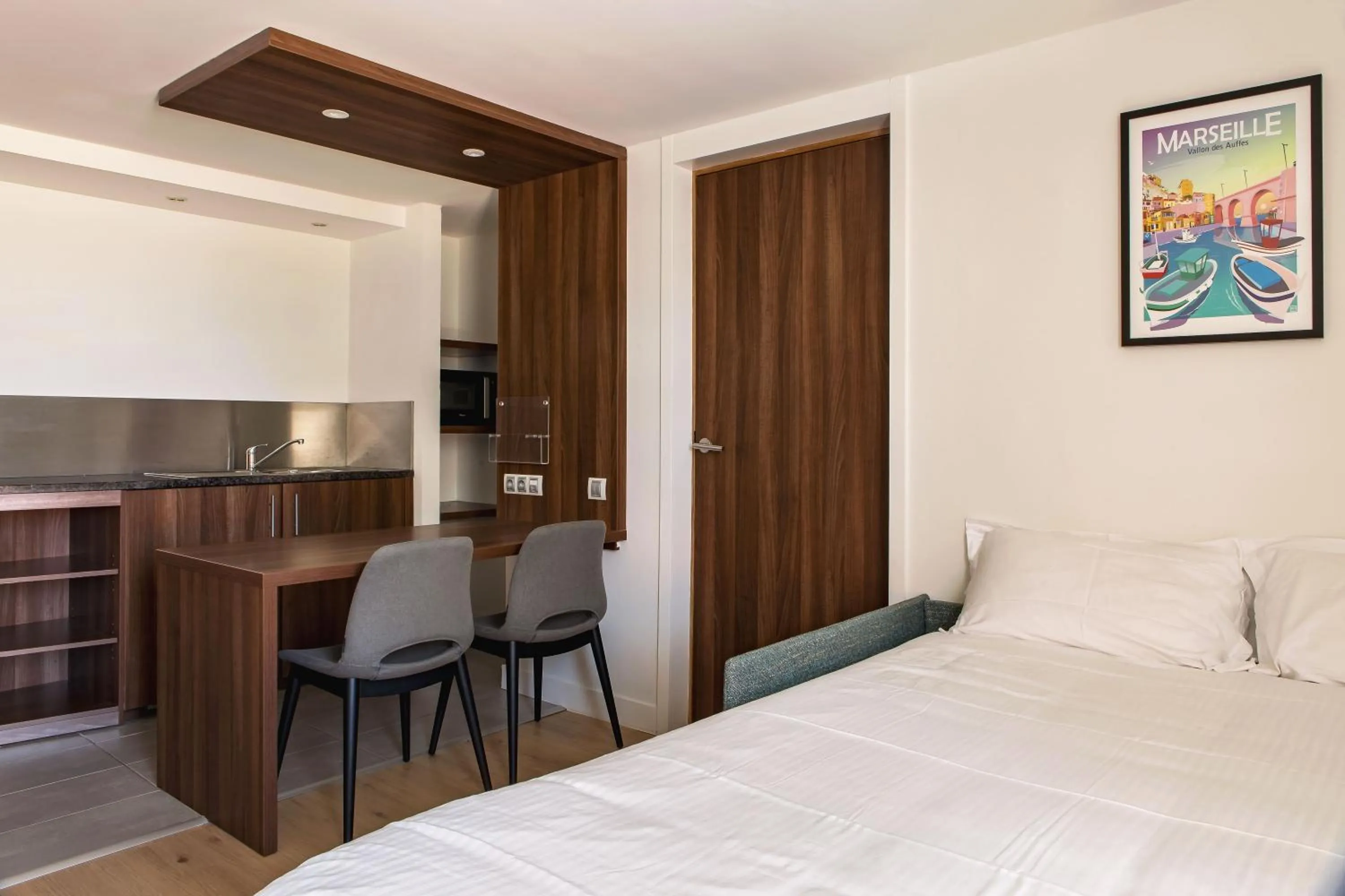 Photo of the whole room, Bed in Holiday Inn - Marseille Airport by IHG