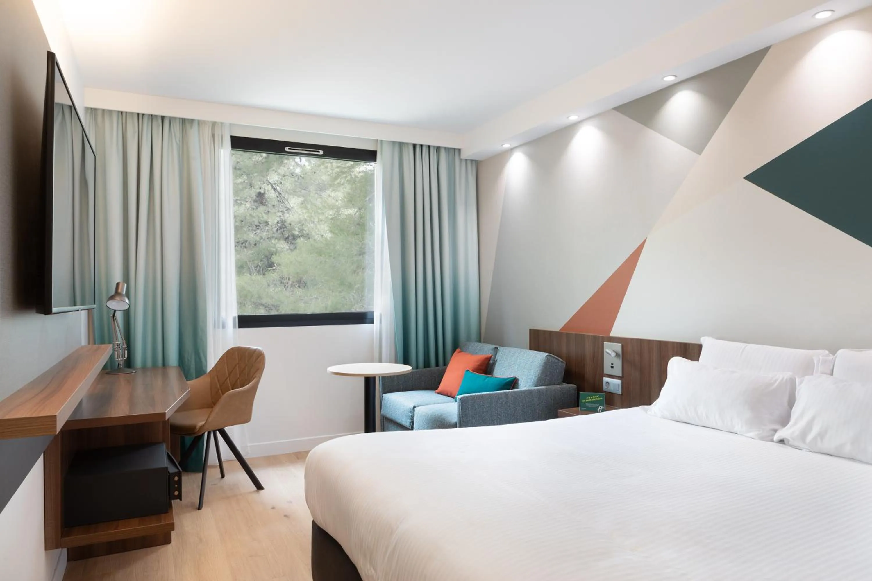 Photo of the whole room, Bed in Holiday Inn - Marseille Airport by IHG