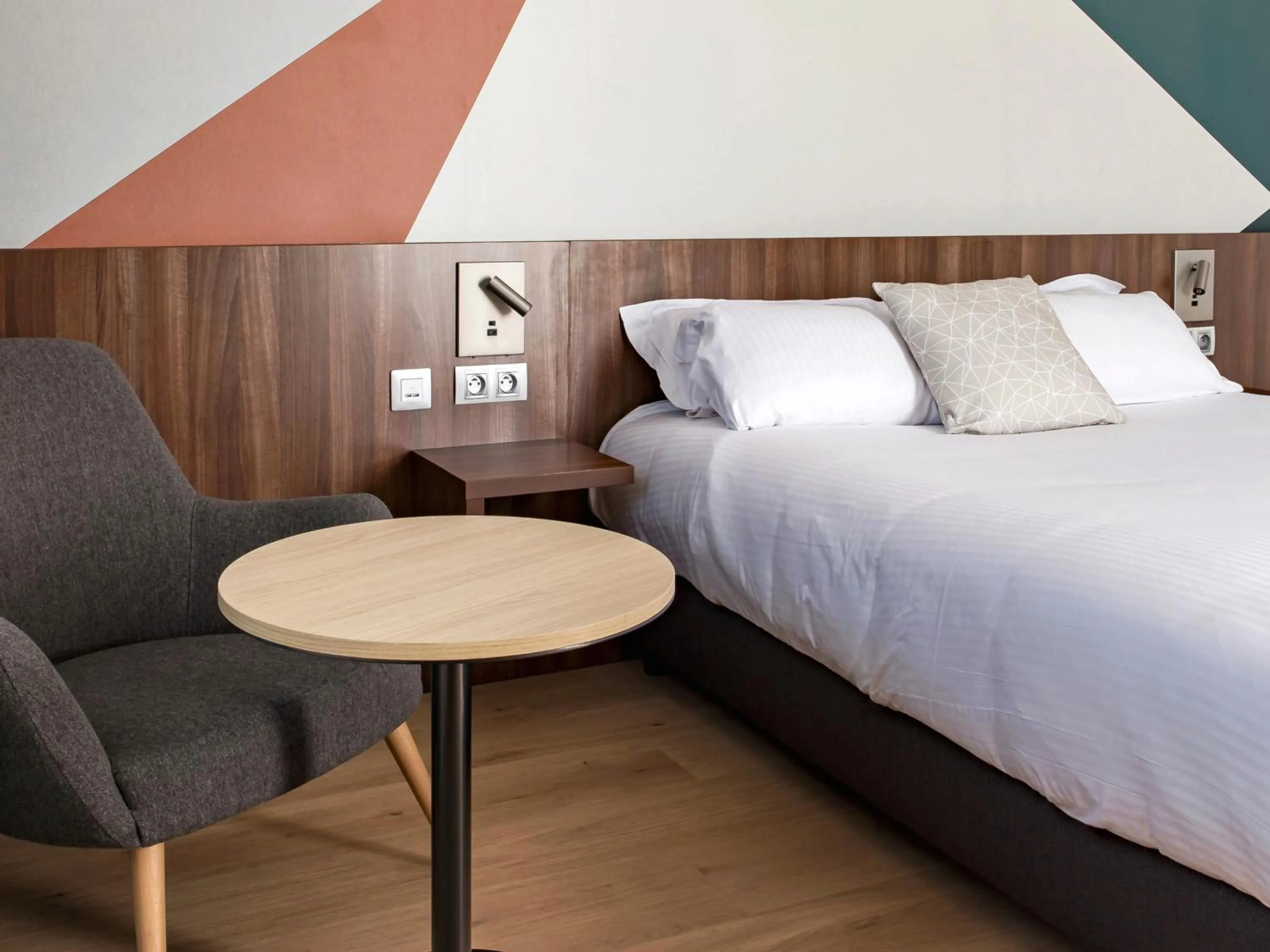 Photo of the whole room, Bed in Holiday Inn - Marseille Airport by IHG