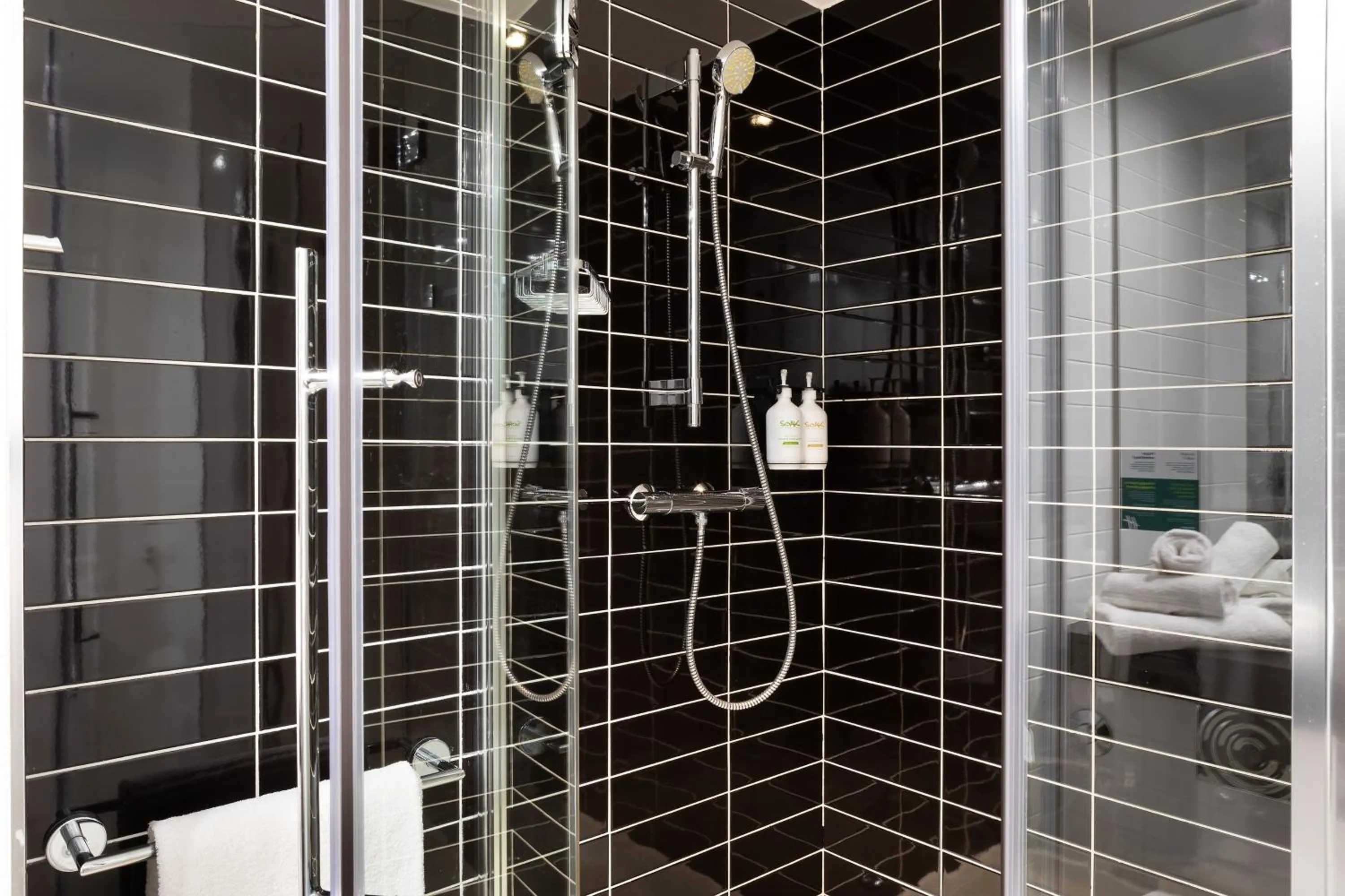 Bathroom in Holiday Inn - Marseille Airport by IHG