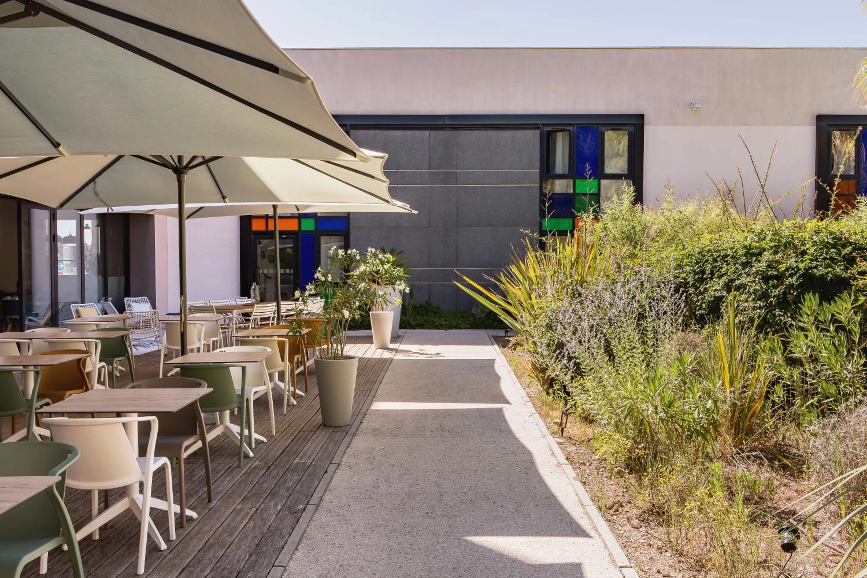 Patio in Holiday Inn - Marseille Airport by IHG